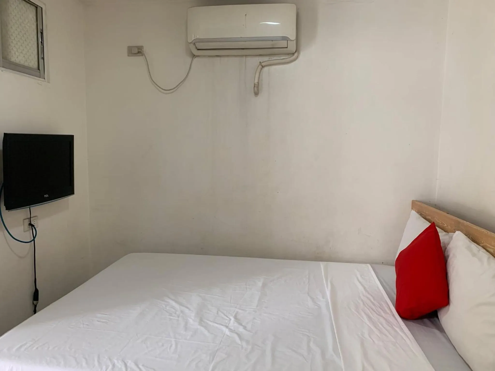 Photo of the whole room, Bed in Lucky Hotel Binondo