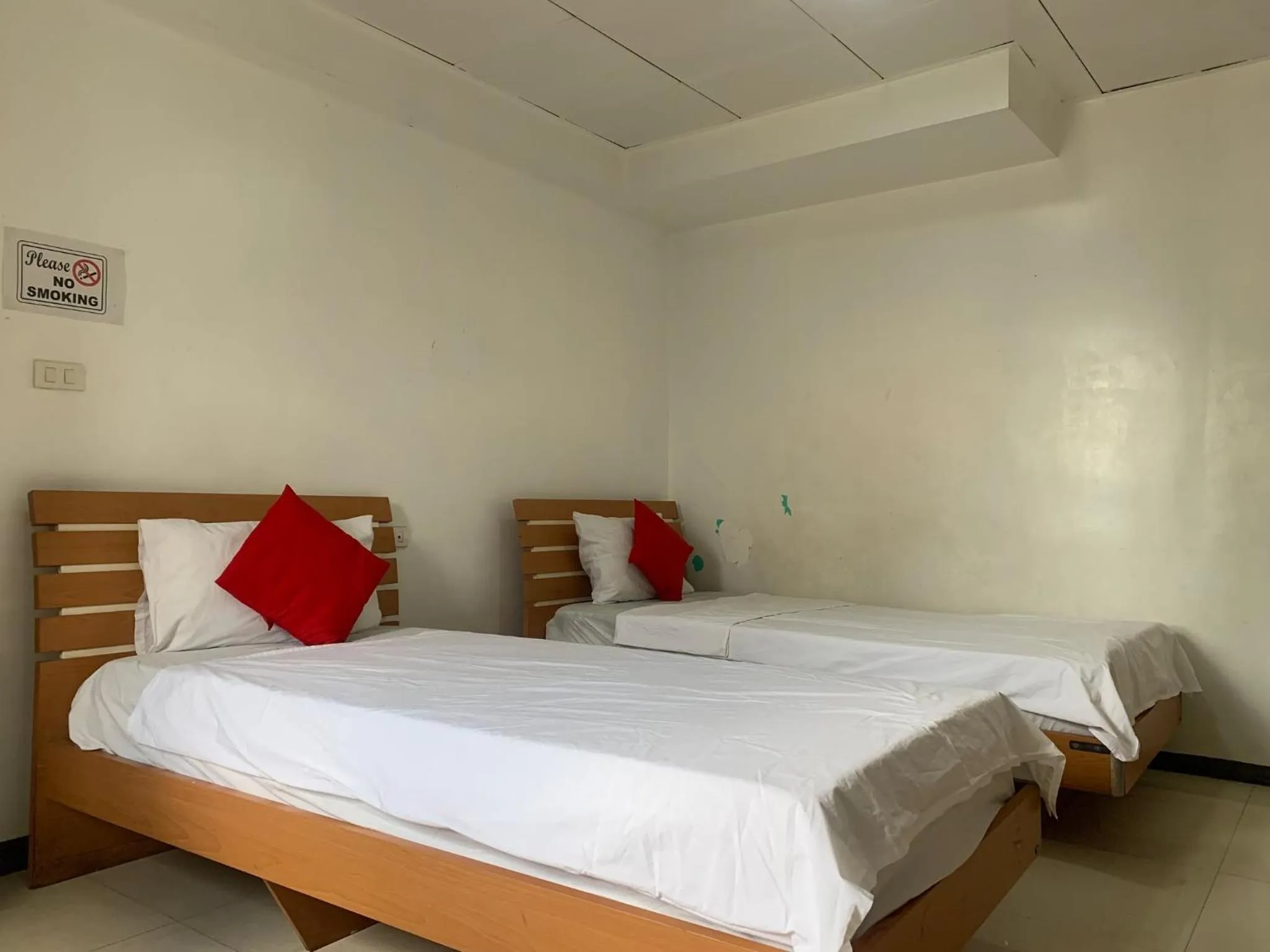 Photo of the whole room, Bed in Lucky Hotel Binondo