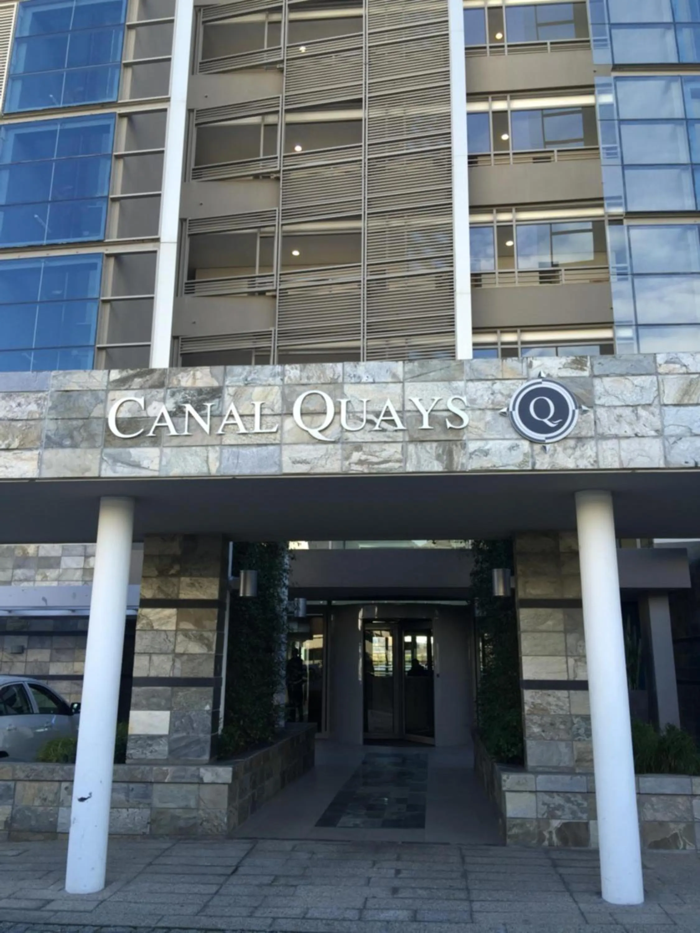 Facade/entrance in 702 Canal Quays