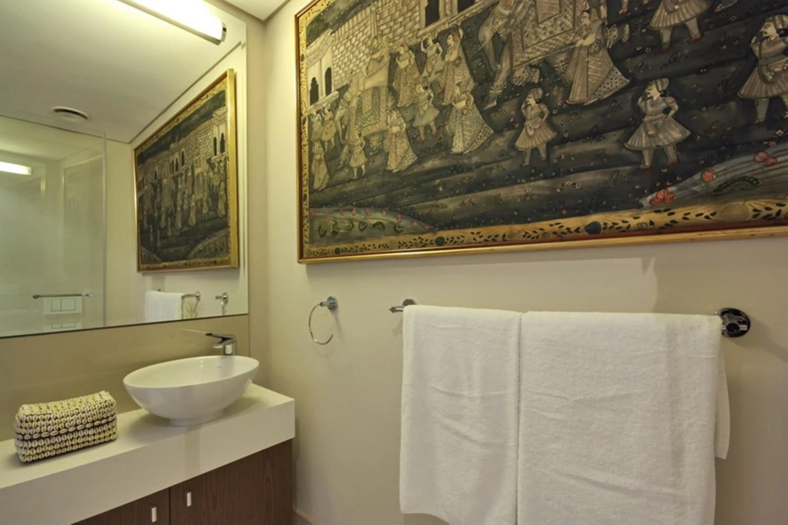 Bathroom in 702 Canal Quays