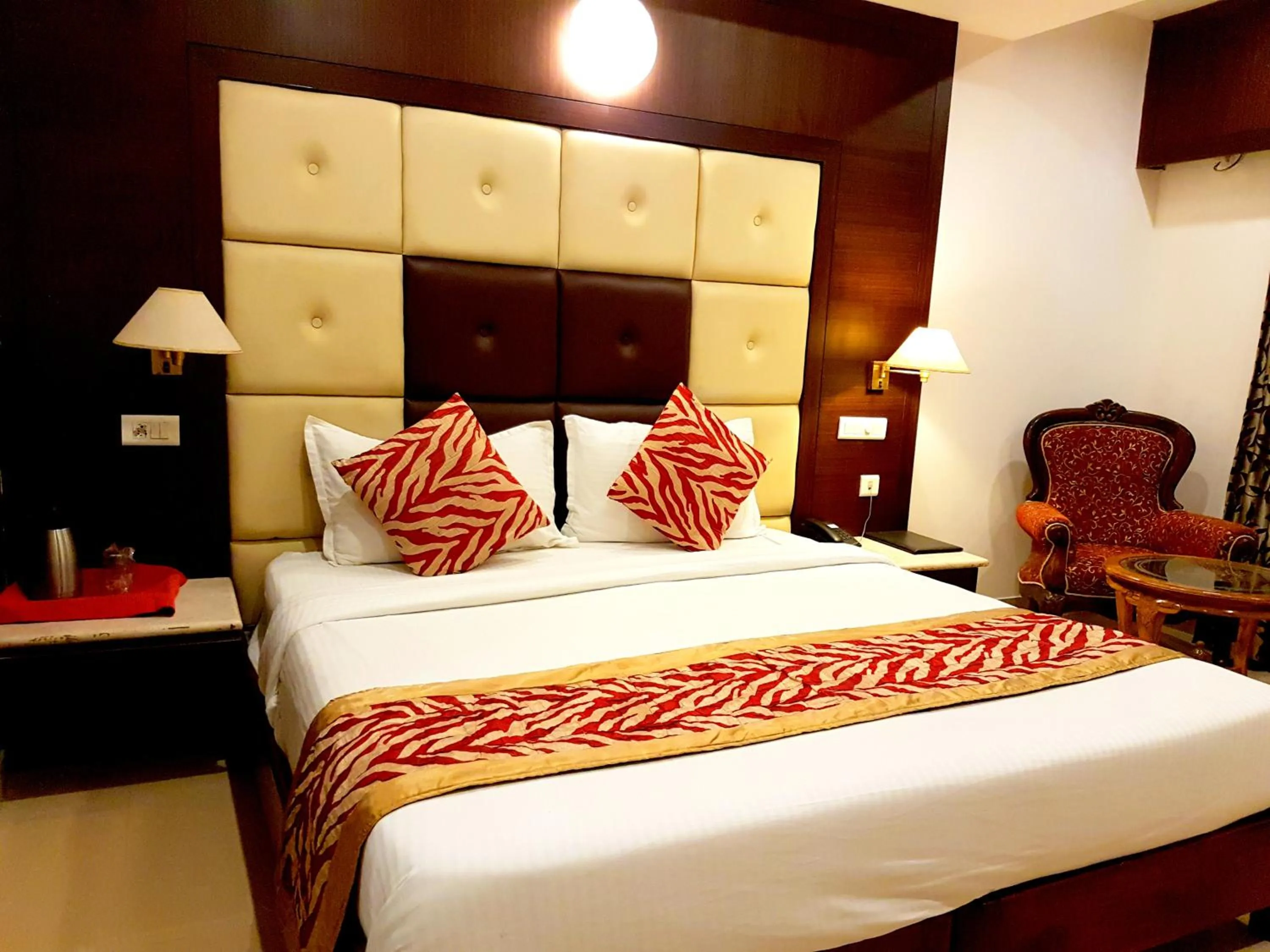 Photo of the whole room, Bed in Hotel Sidharth