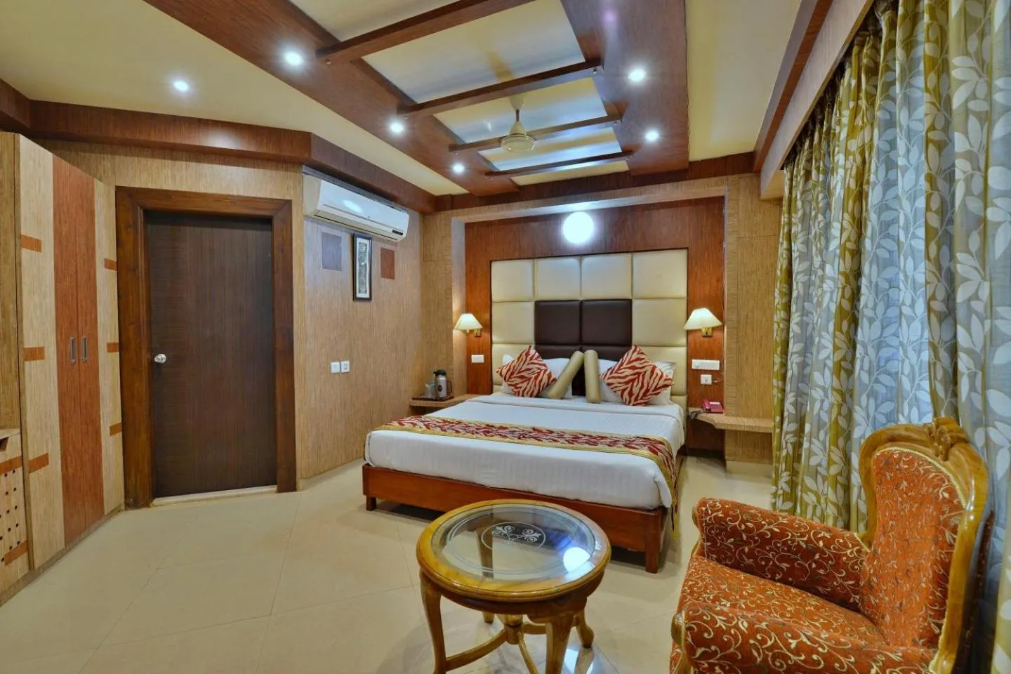 Photo of the whole room, Bed in Hotel Sidharth