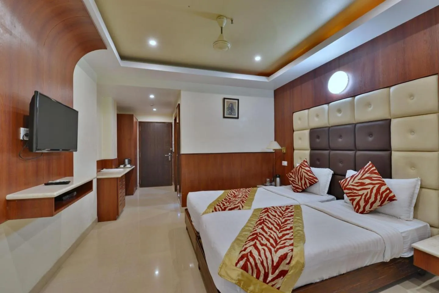 Photo of the whole room, Bed in Hotel Sidharth