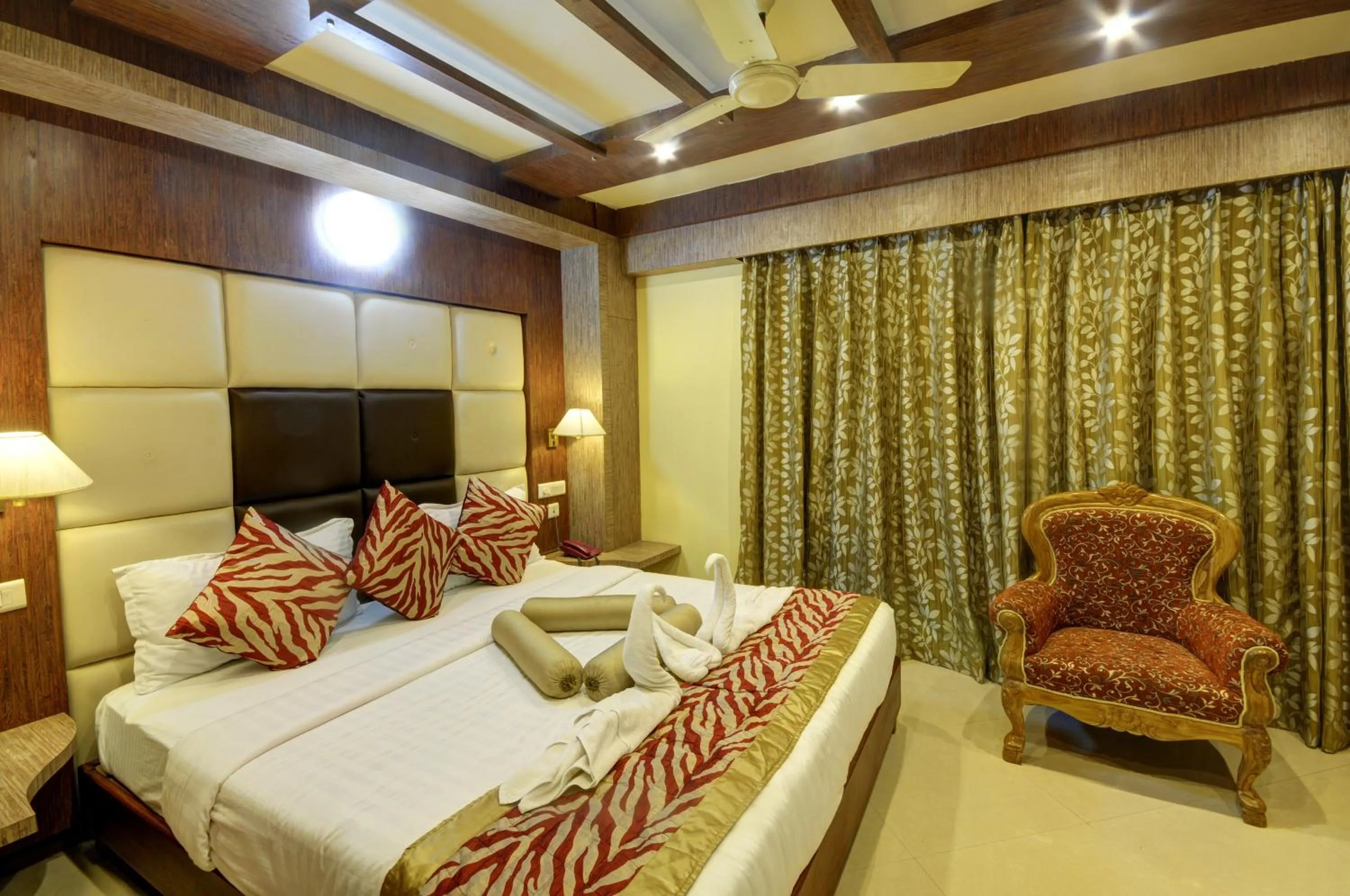 Photo of the whole room, Bed in Hotel Sidharth