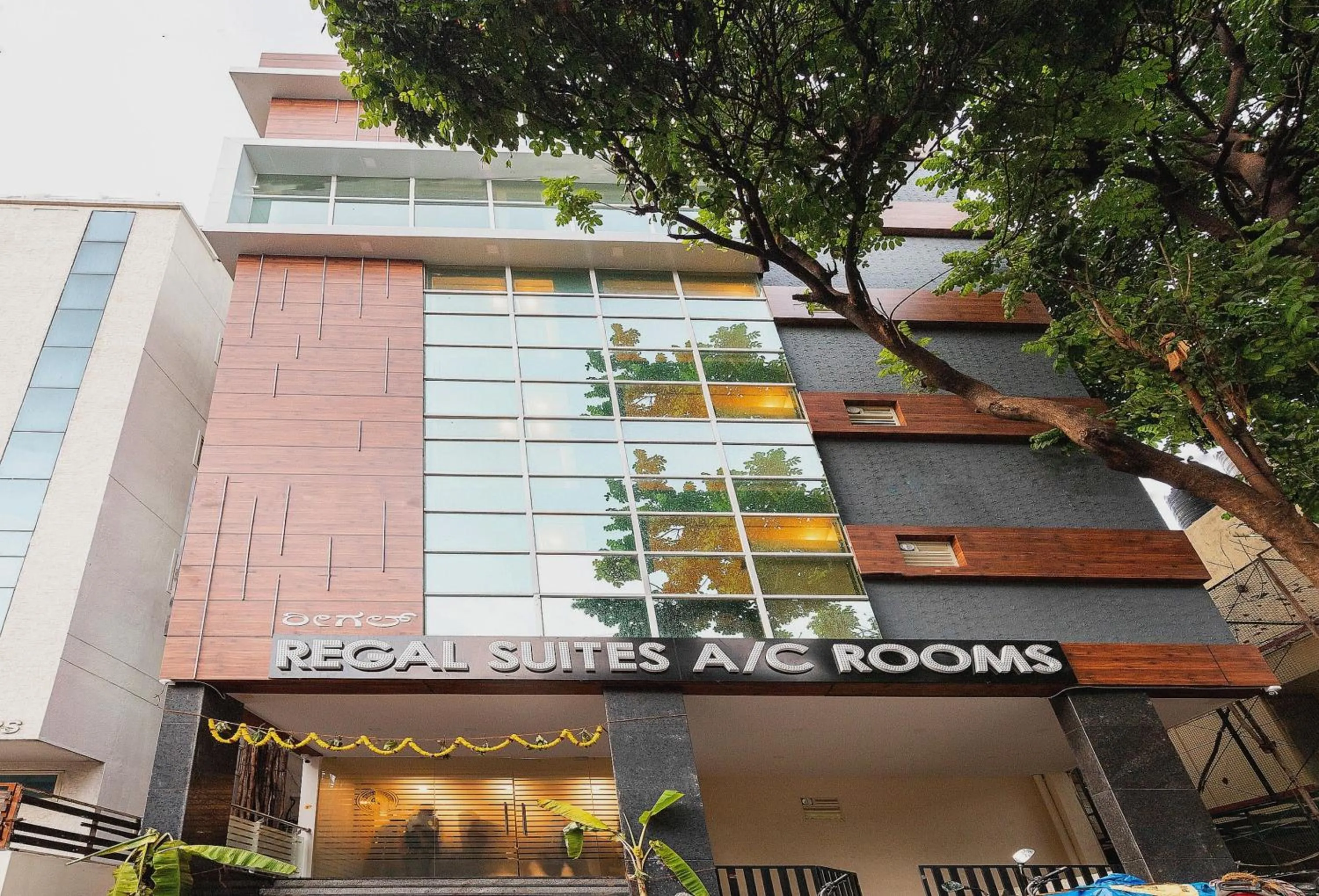 Facade/entrance in Capital O Regal suites