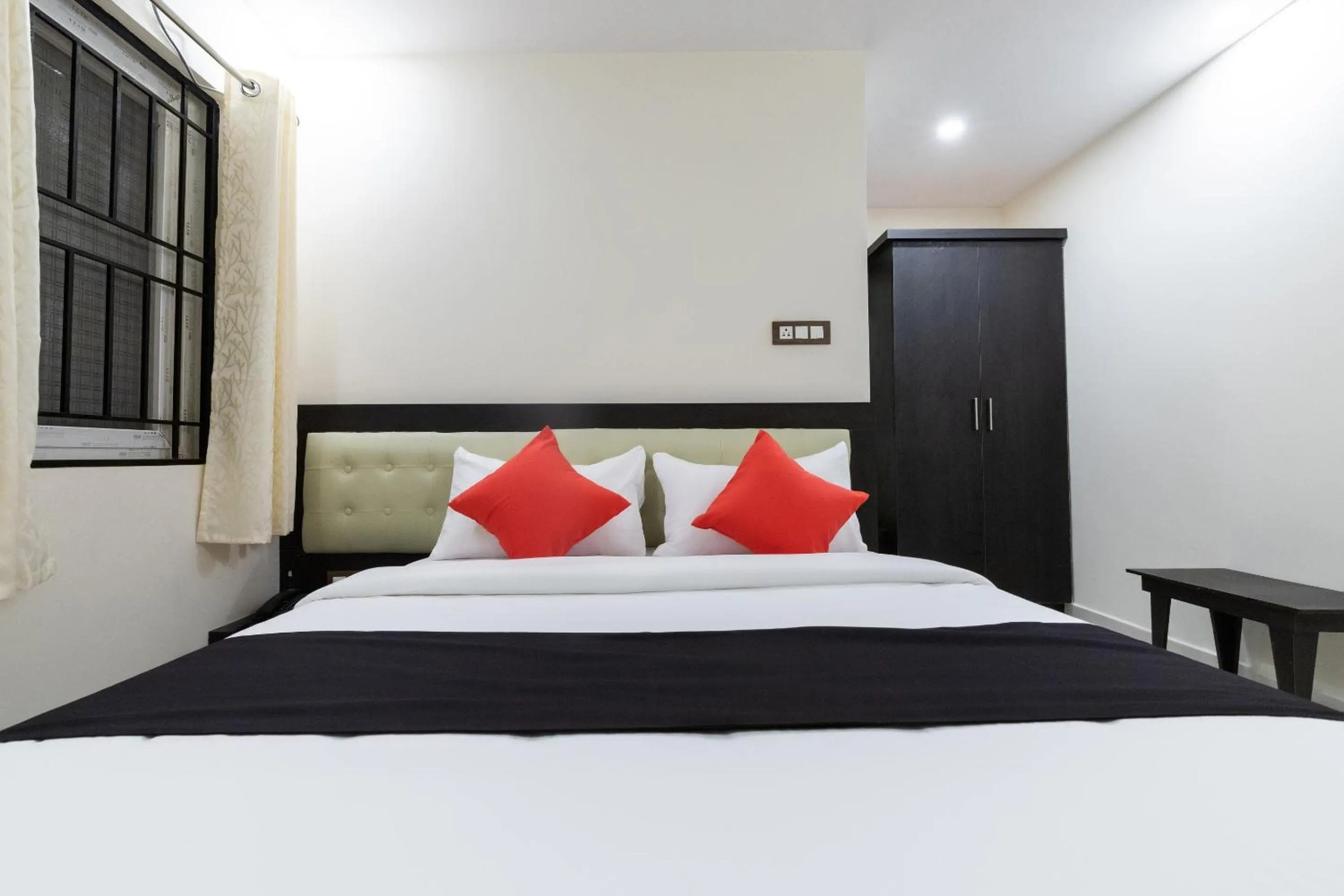 Bedroom, Bed in Capital O Regal suites