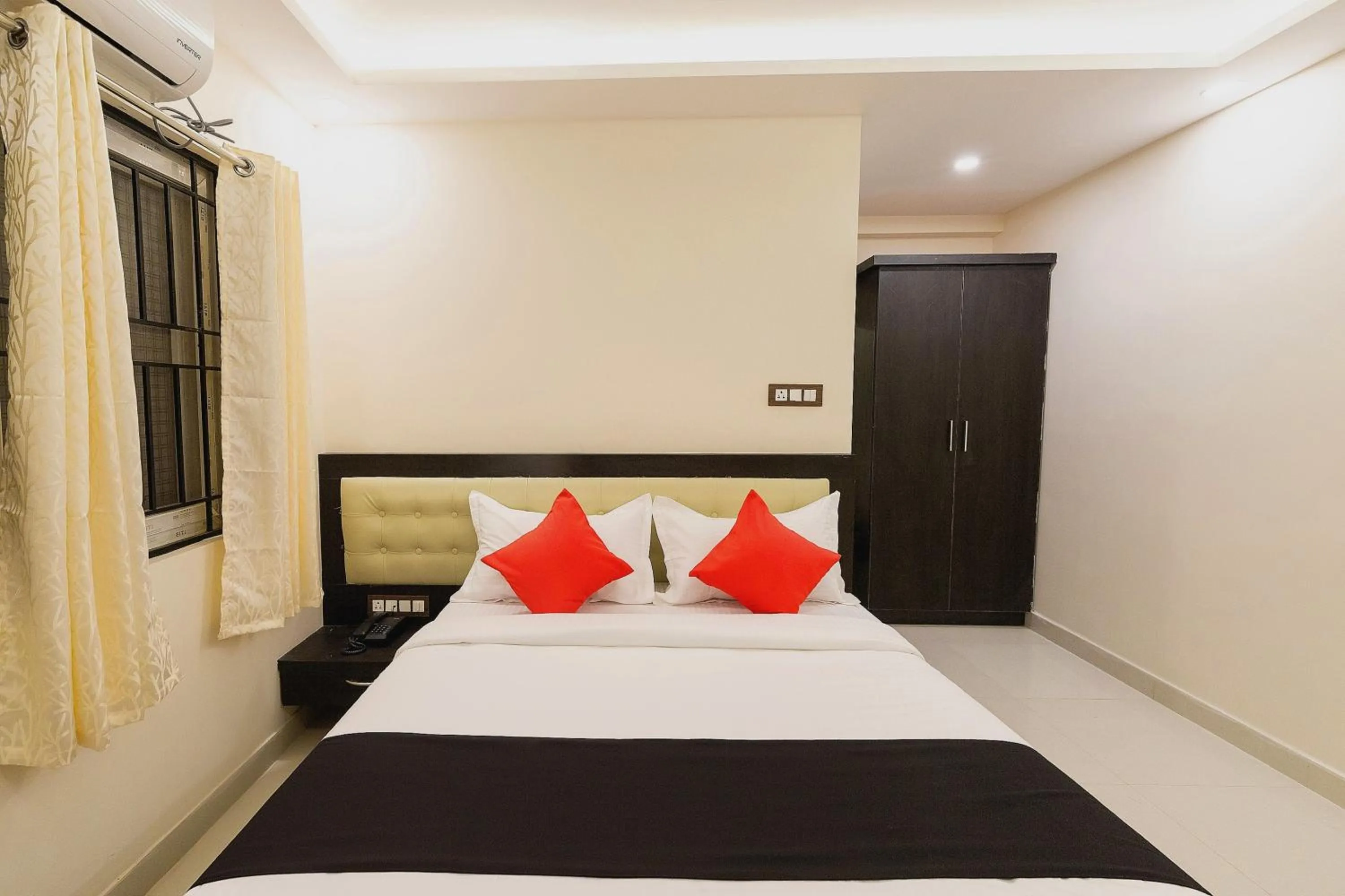 Bedroom, Bed in Capital O Regal suites