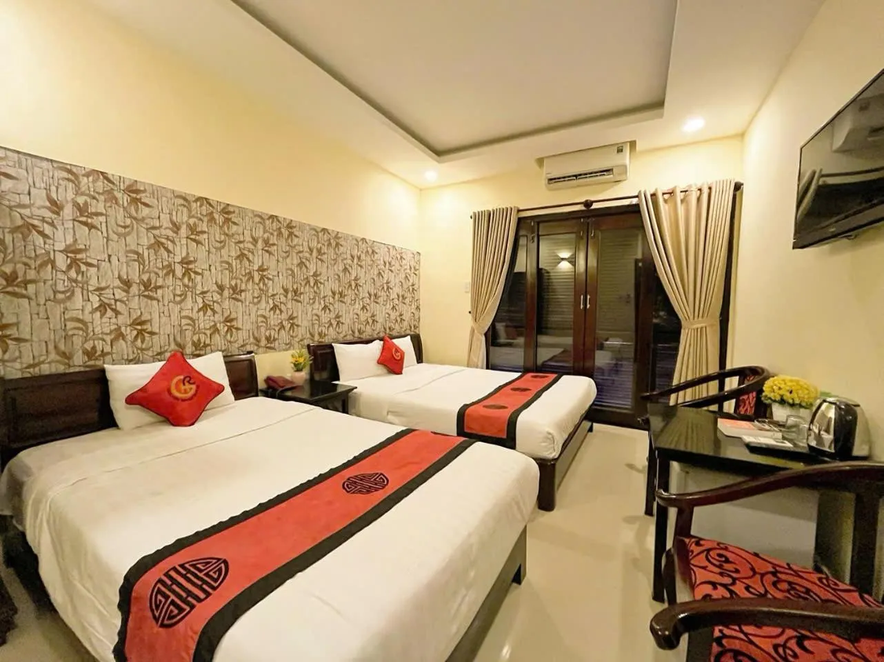 Bed in Golden River Hotel