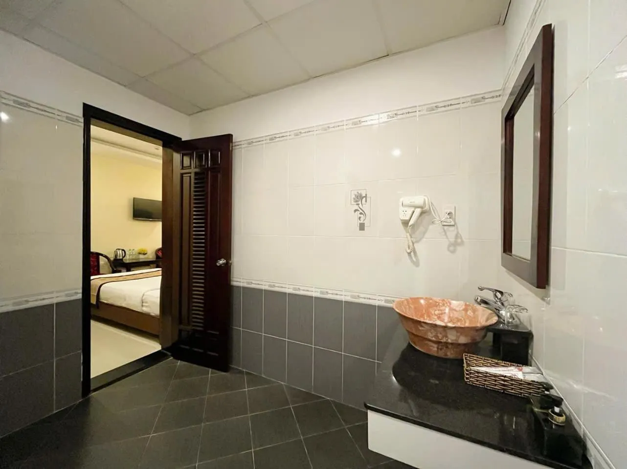 Bathroom in Golden River Hotel