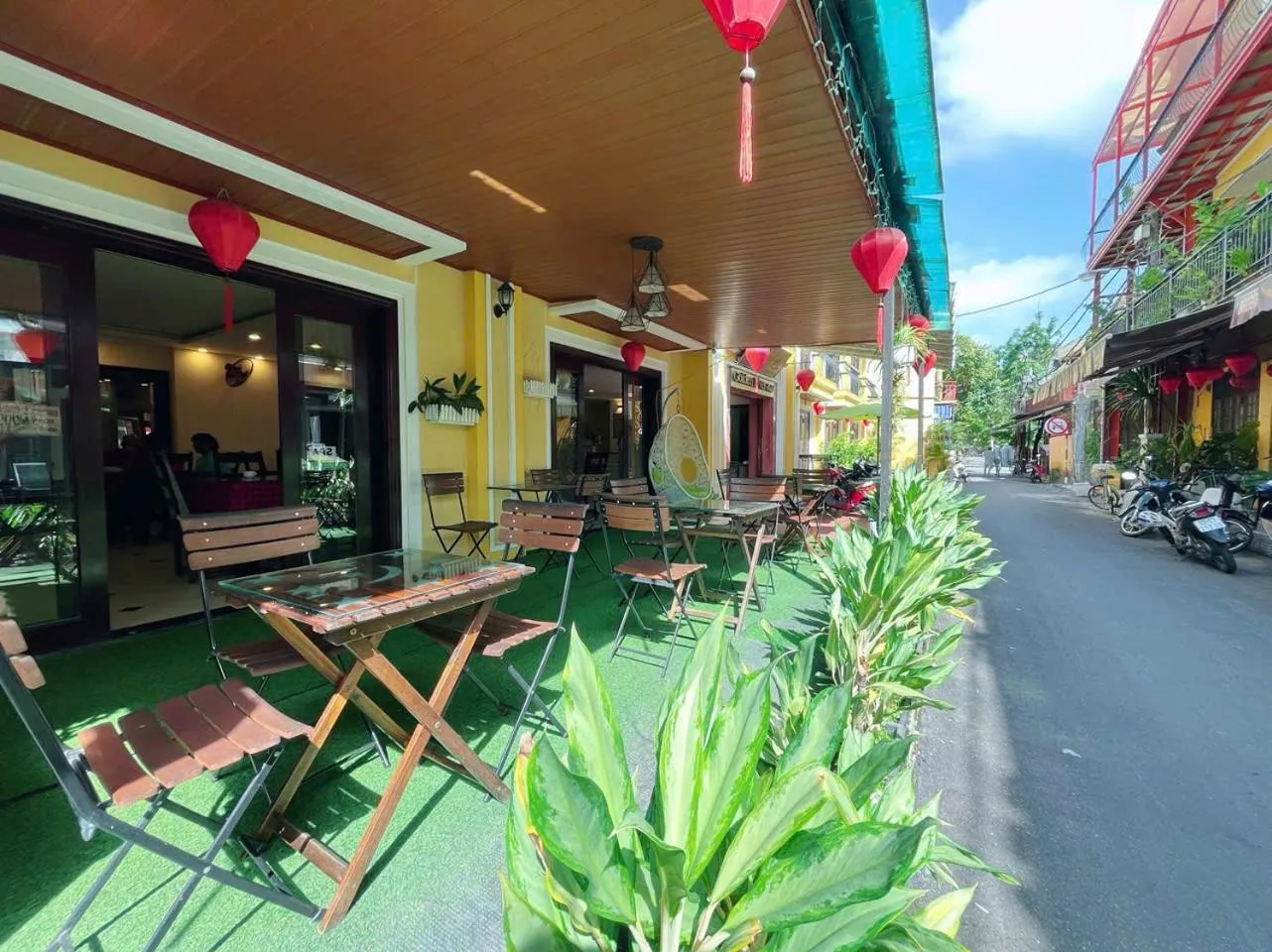 Restaurant/places to eat in Golden River Hotel