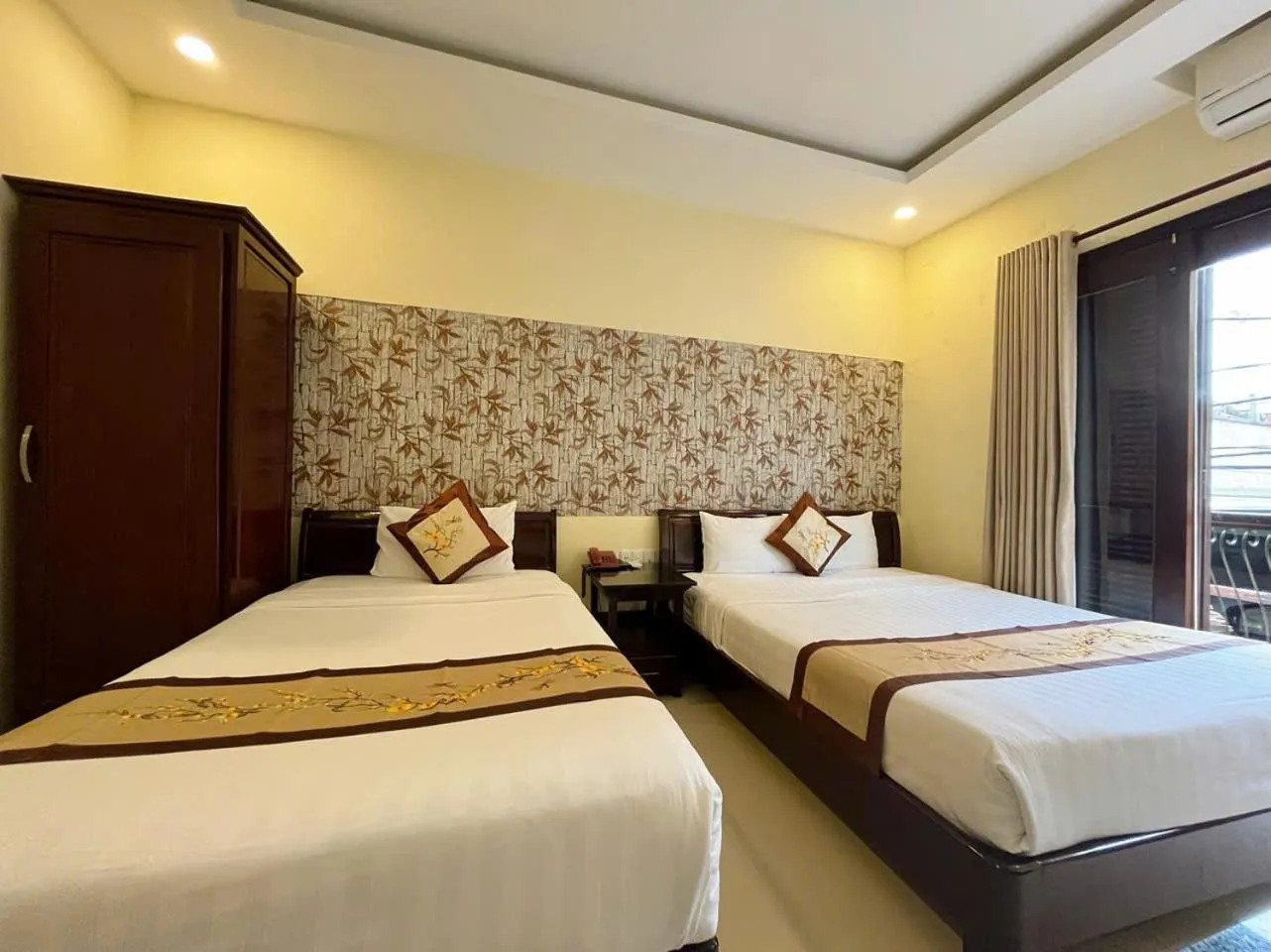 Bed in Golden River Hotel