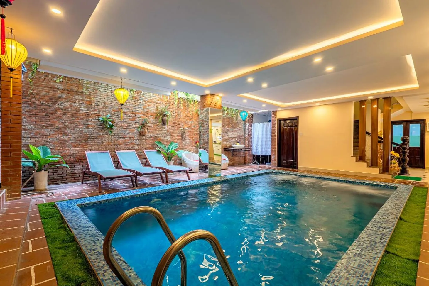 Swimming pool in Golden River Hotel