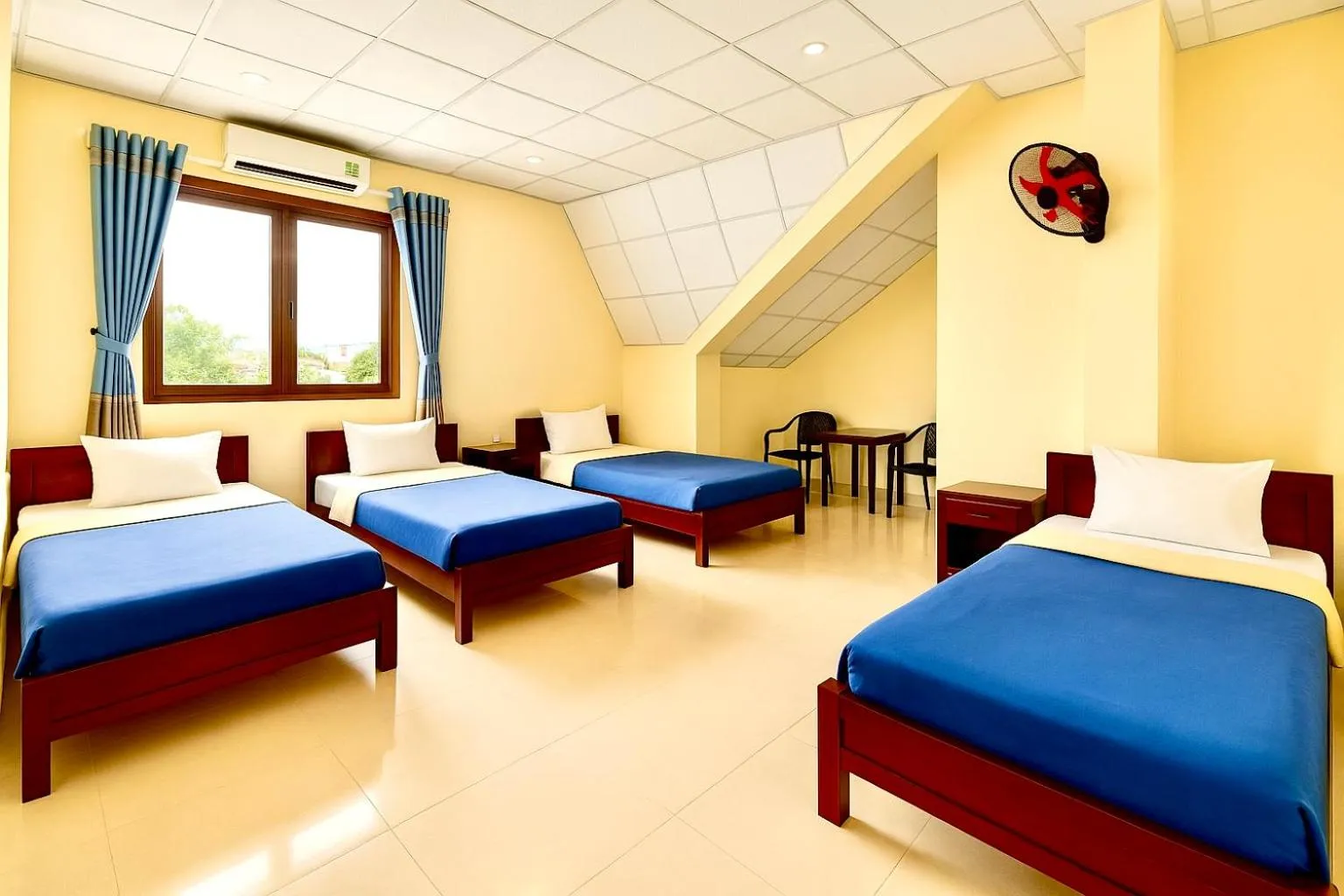 Bedroom, Bed in Golden River Hotel