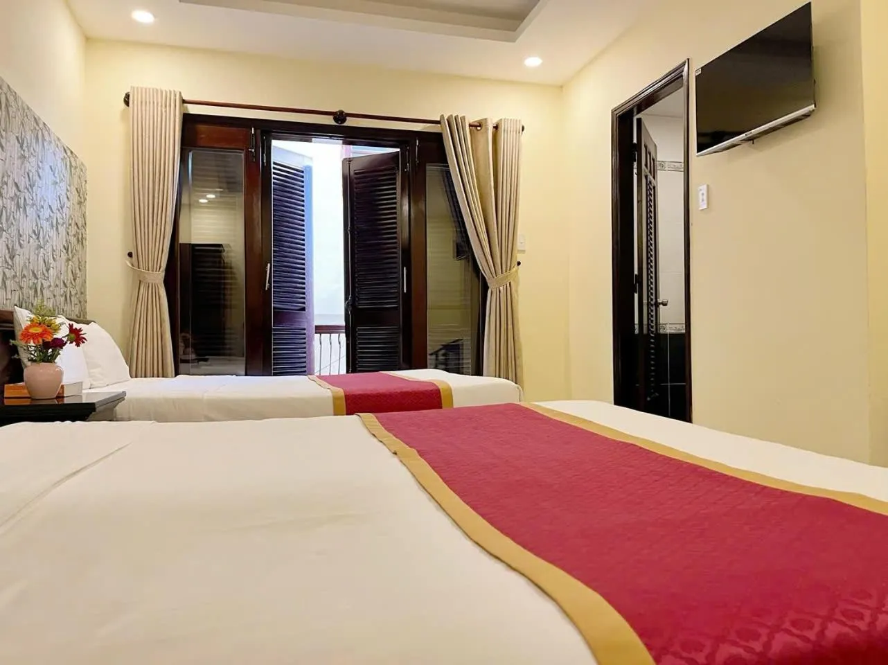 Bed in Golden River Hotel