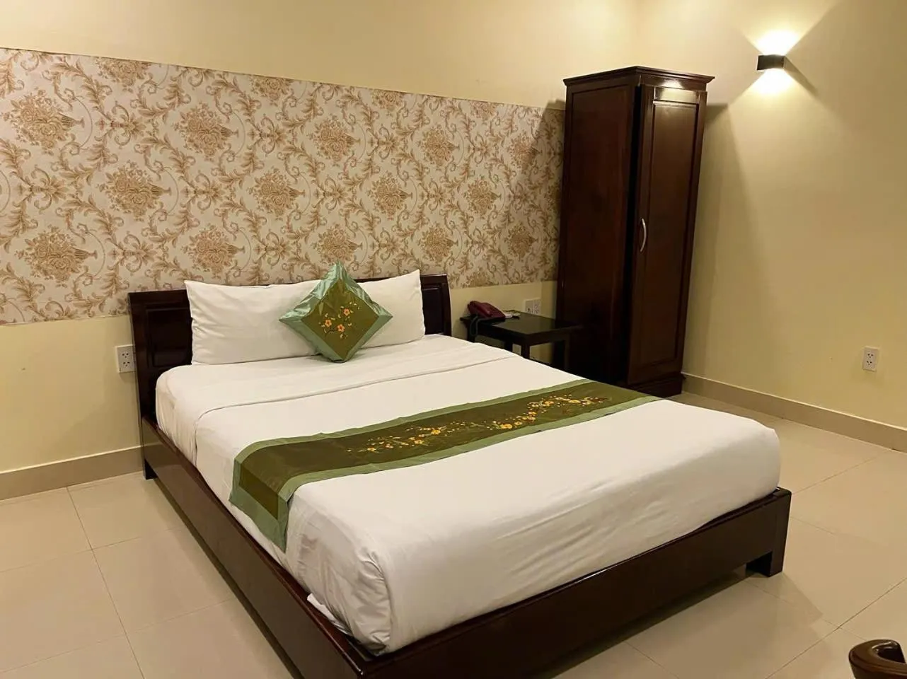 Bed in Golden River Hotel