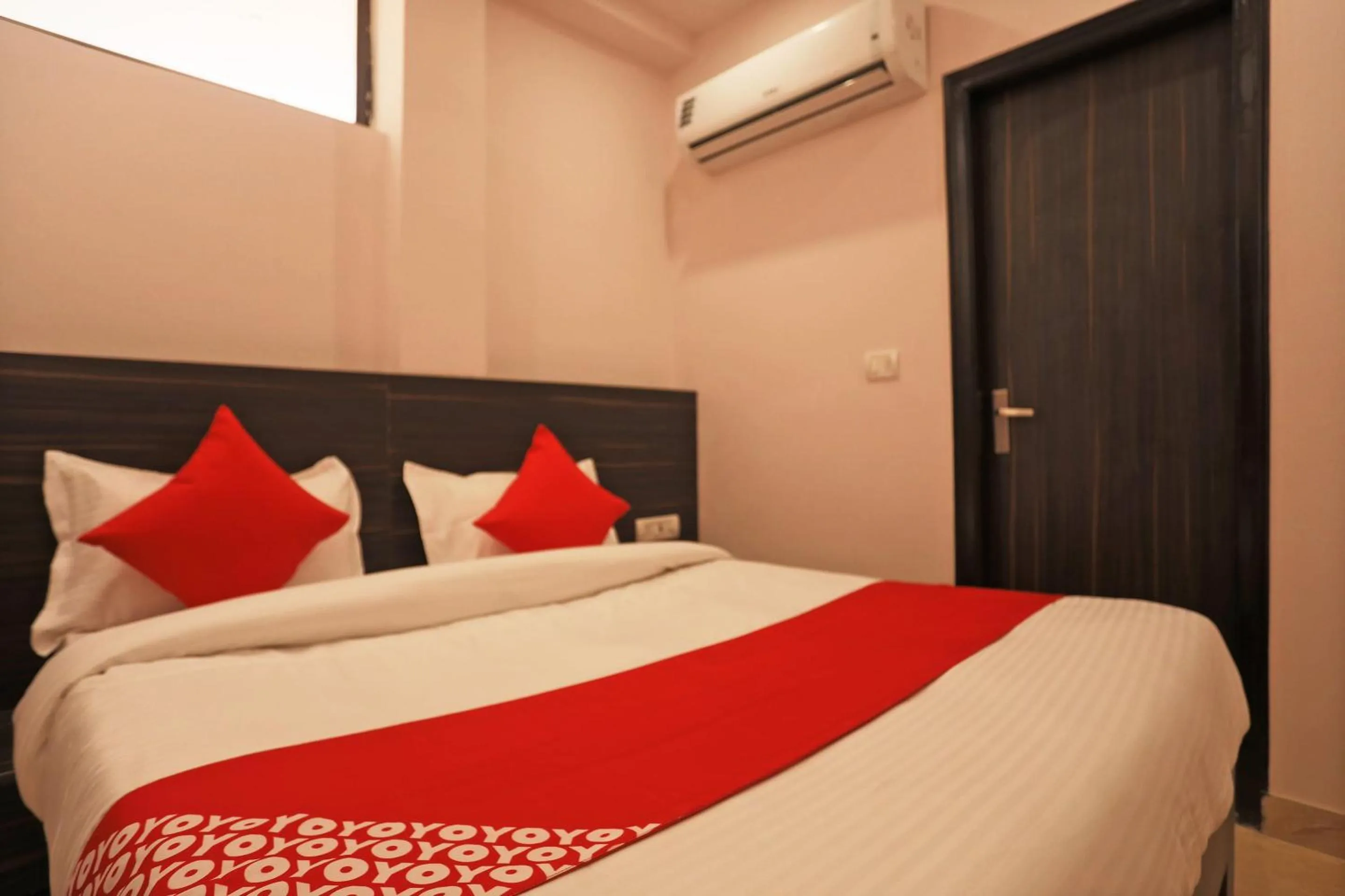 Bedroom in Hotel O DSG Residency
