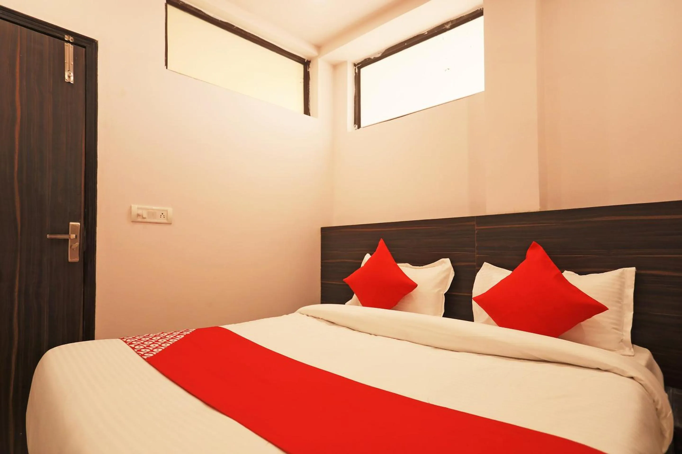 Bedroom in Hotel O DSG Residency