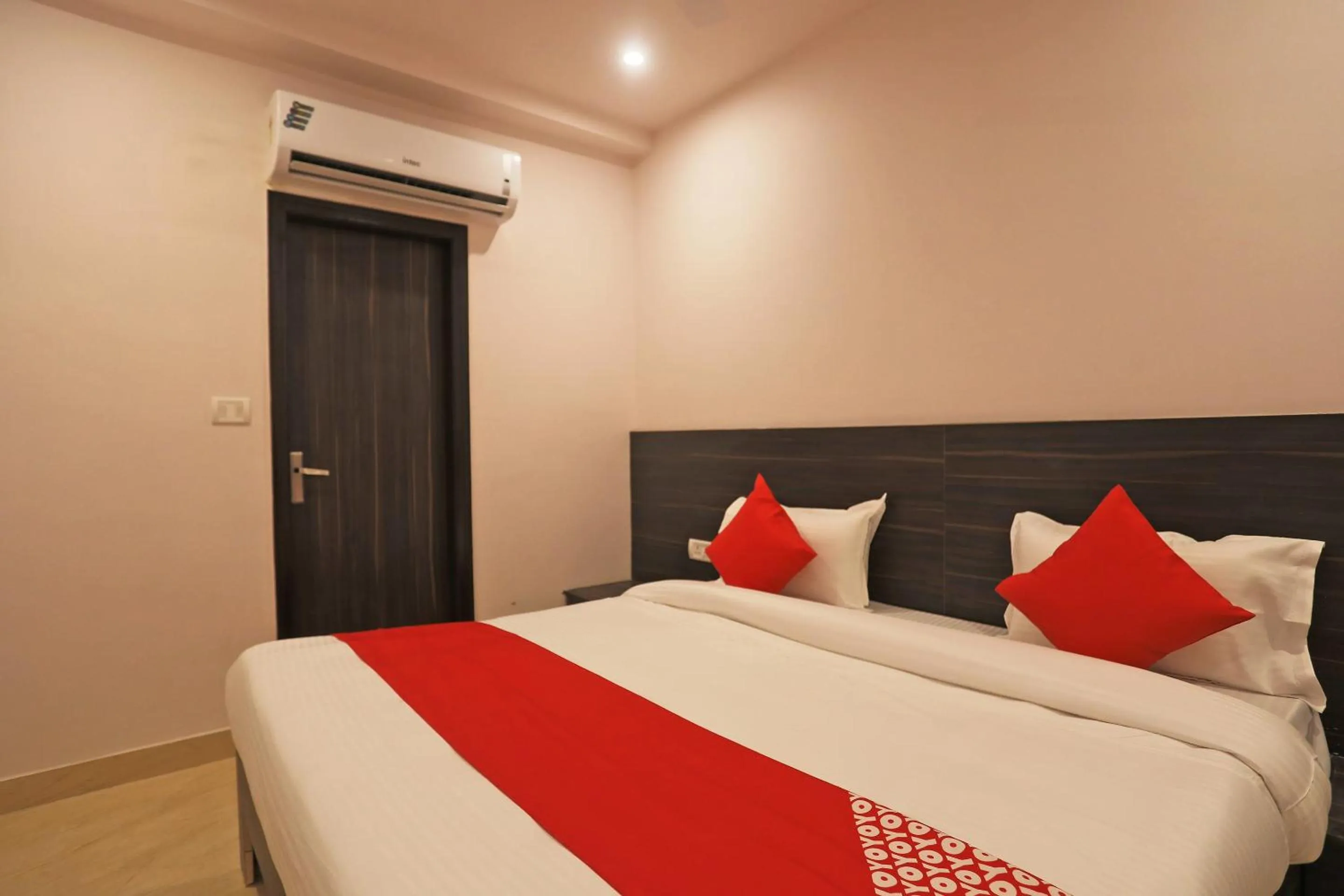 Bedroom in Hotel O DSG Residency