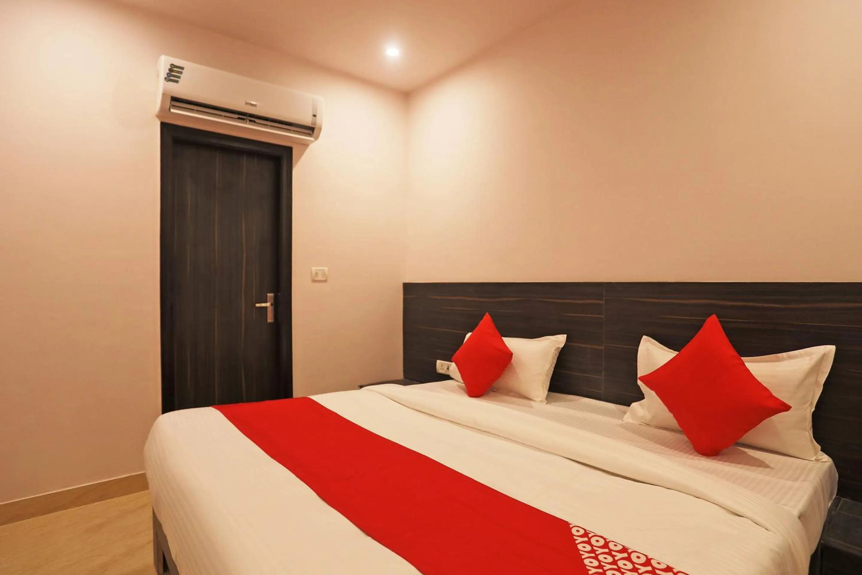 Bedroom in Hotel O DSG Residency