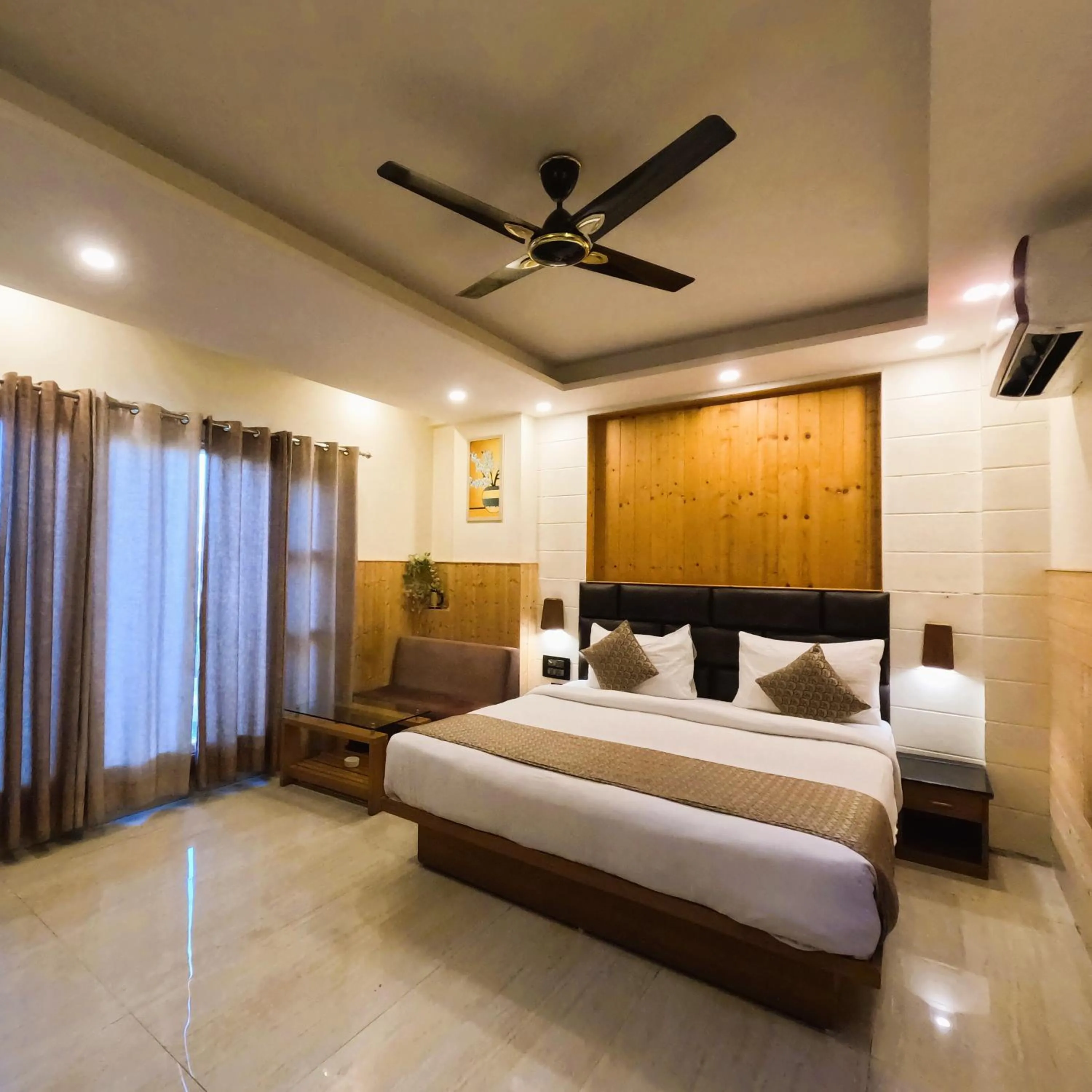 Bed in Hotel Skyking