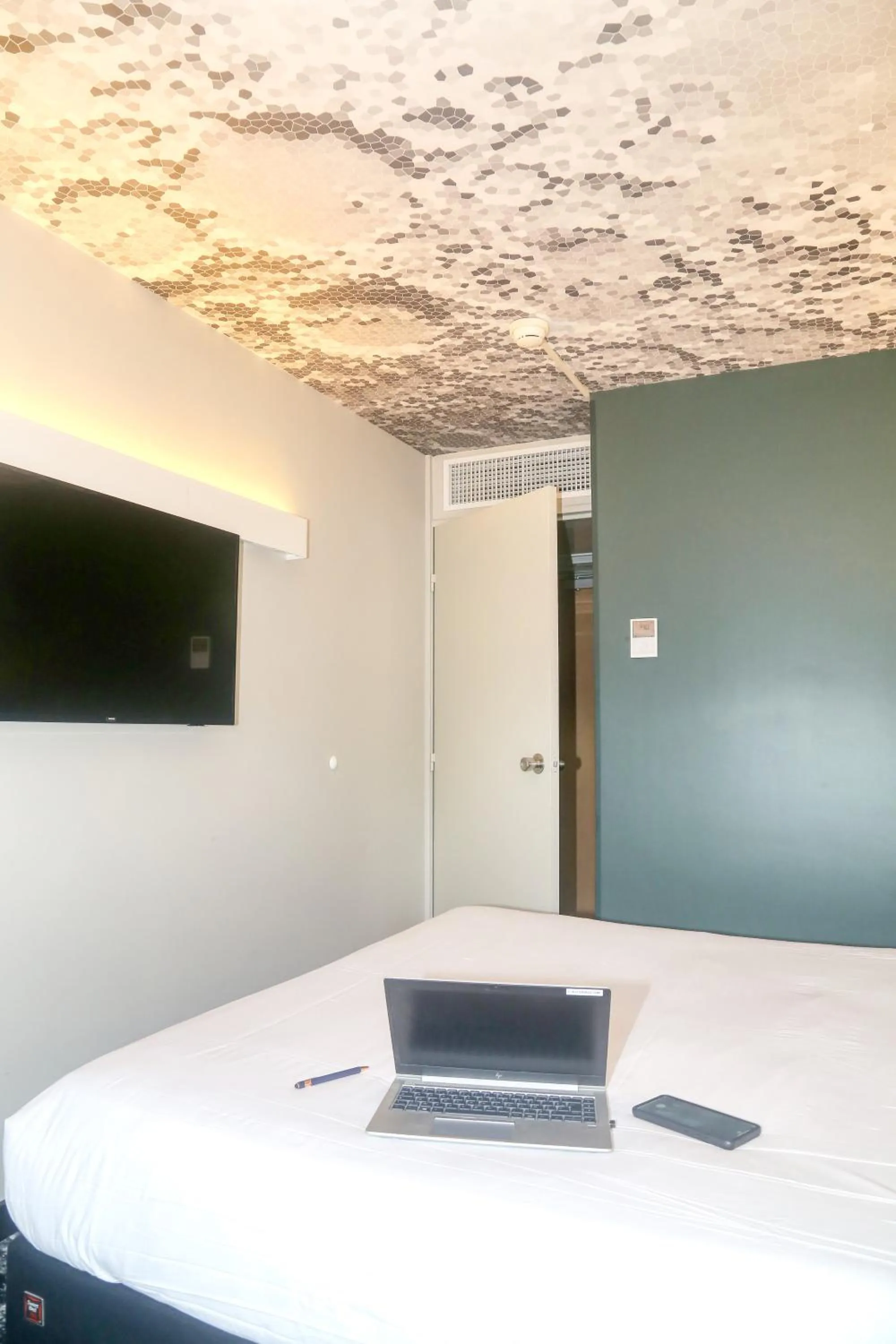 Bedroom in ibis Biarritz Anglet Aéroport