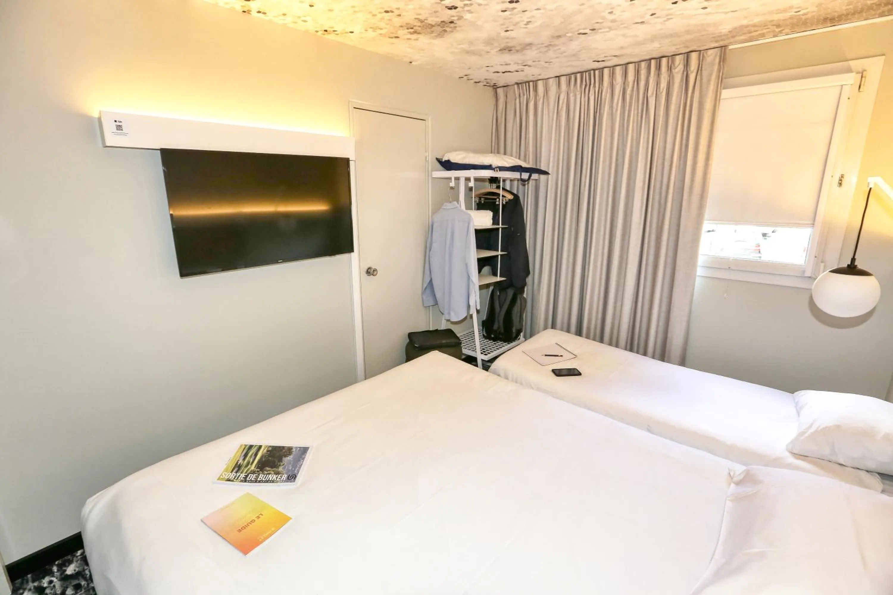 Bedroom, Bed in ibis Biarritz Anglet Aéroport