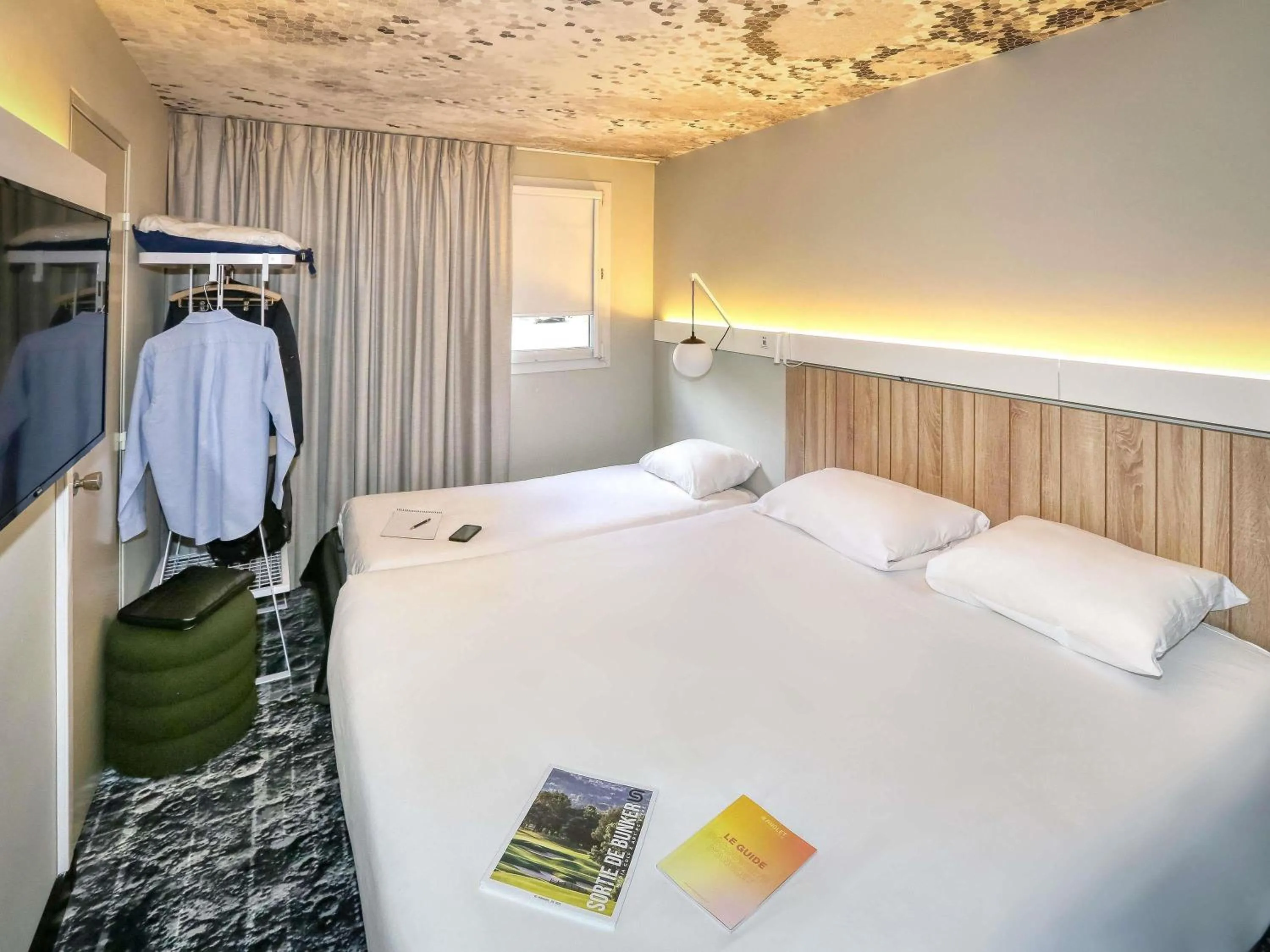 Bedroom, Bed in ibis Biarritz Anglet Aéroport