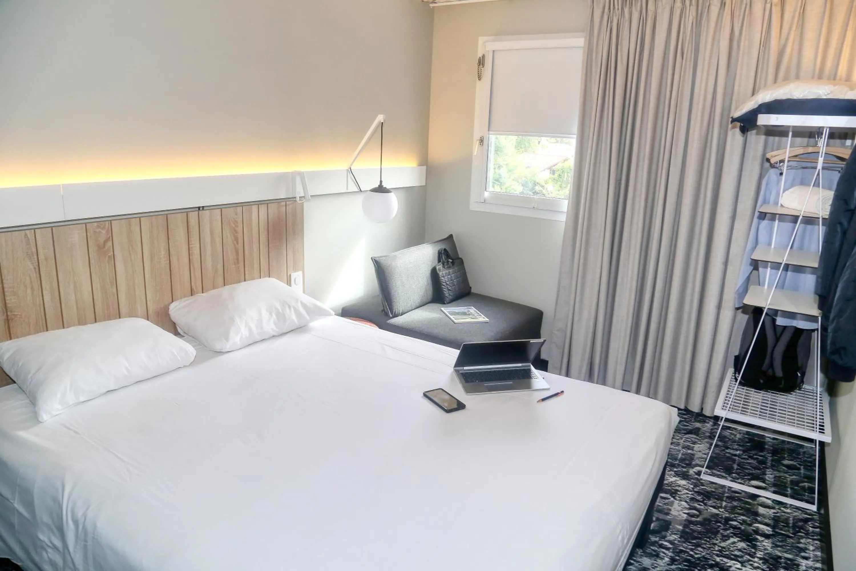 Bedroom, Bed in ibis Biarritz Anglet Aéroport