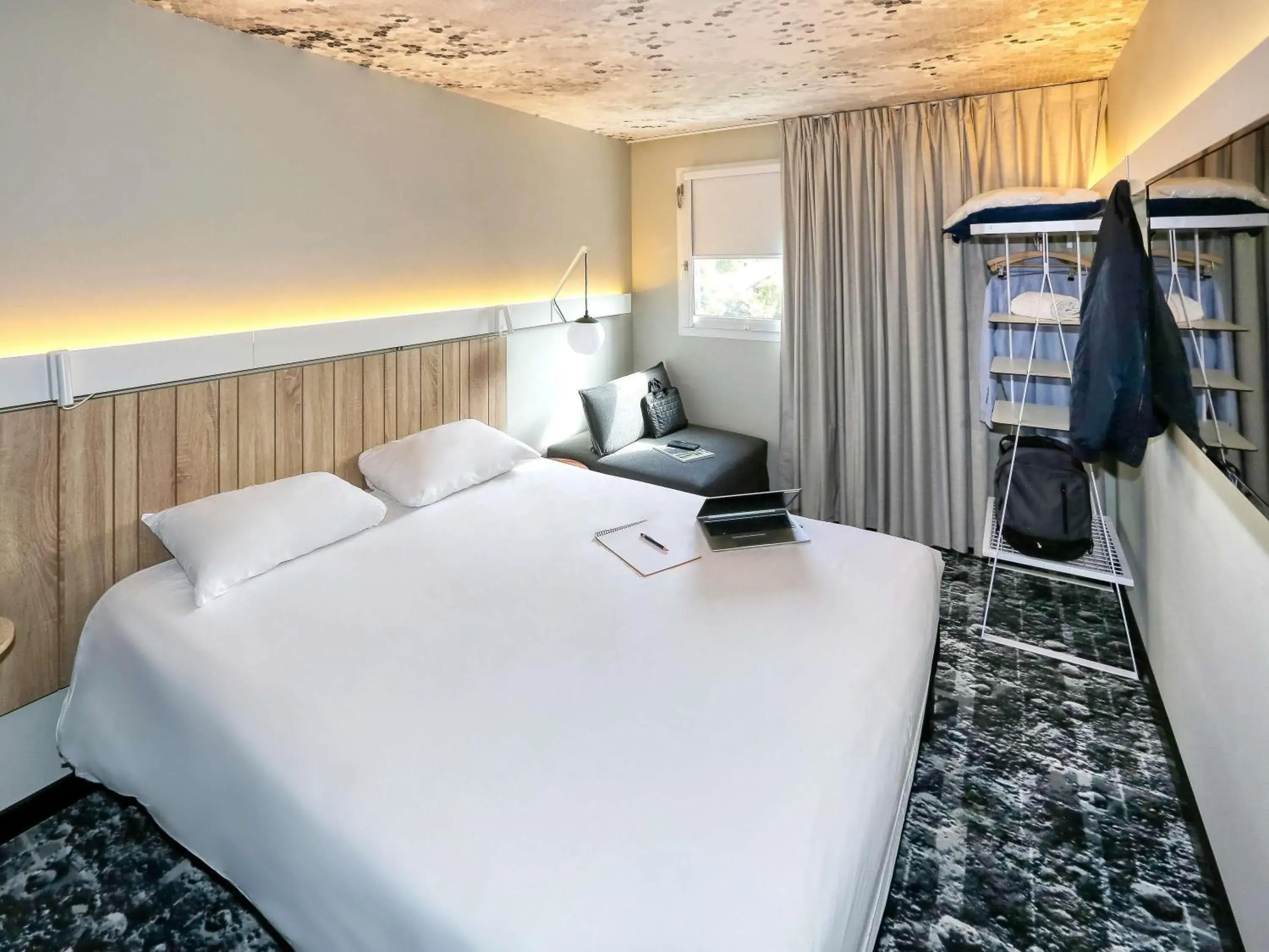 Standard Room with One Double Bed and One Single Bed in ibis Biarritz Anglet Aéroport Standard Room with One Double Bed and One Single Bed in ibis Biarritz Anglet Aéroport