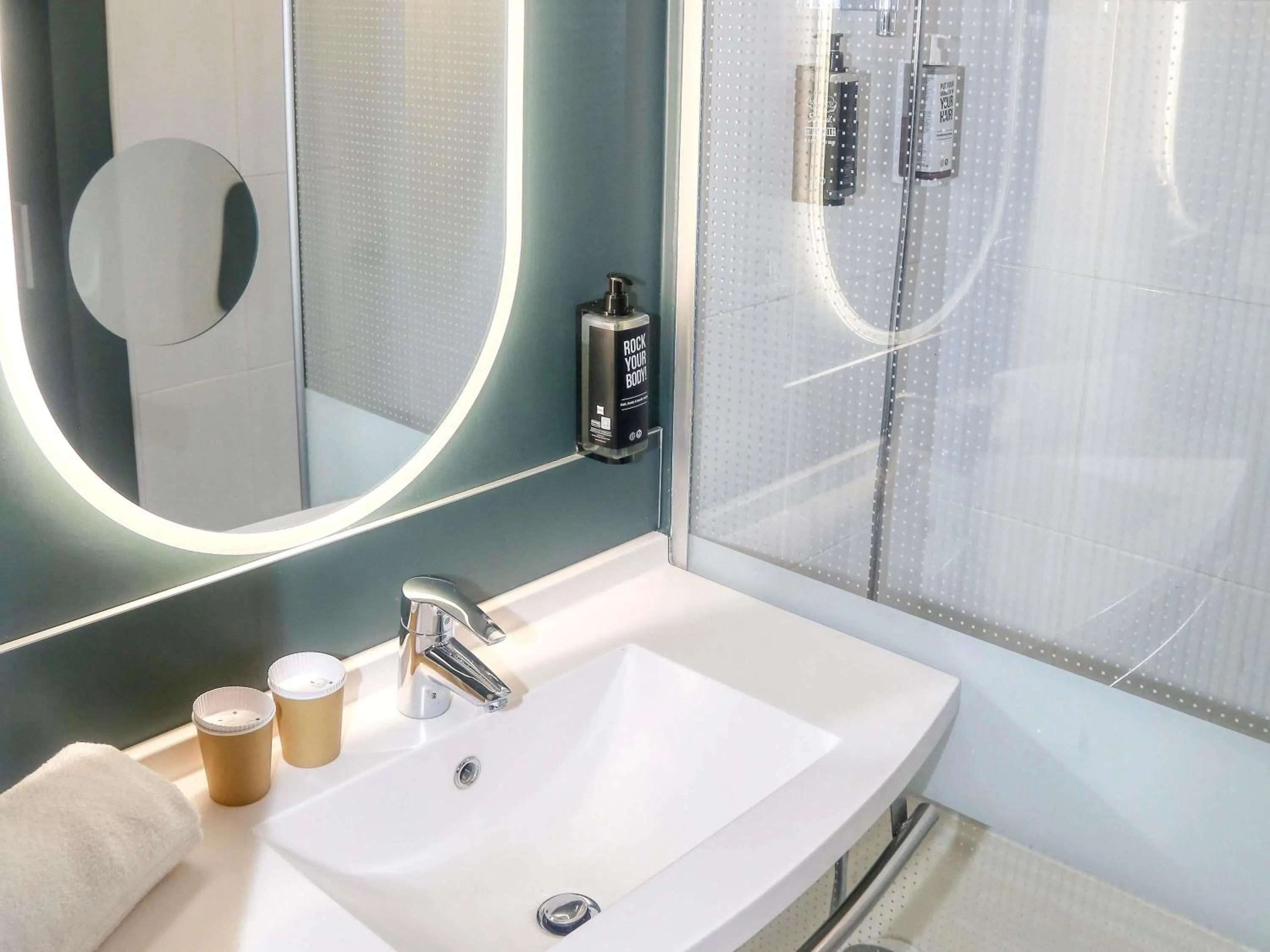 Bedroom in ibis Biarritz Anglet Aéroport