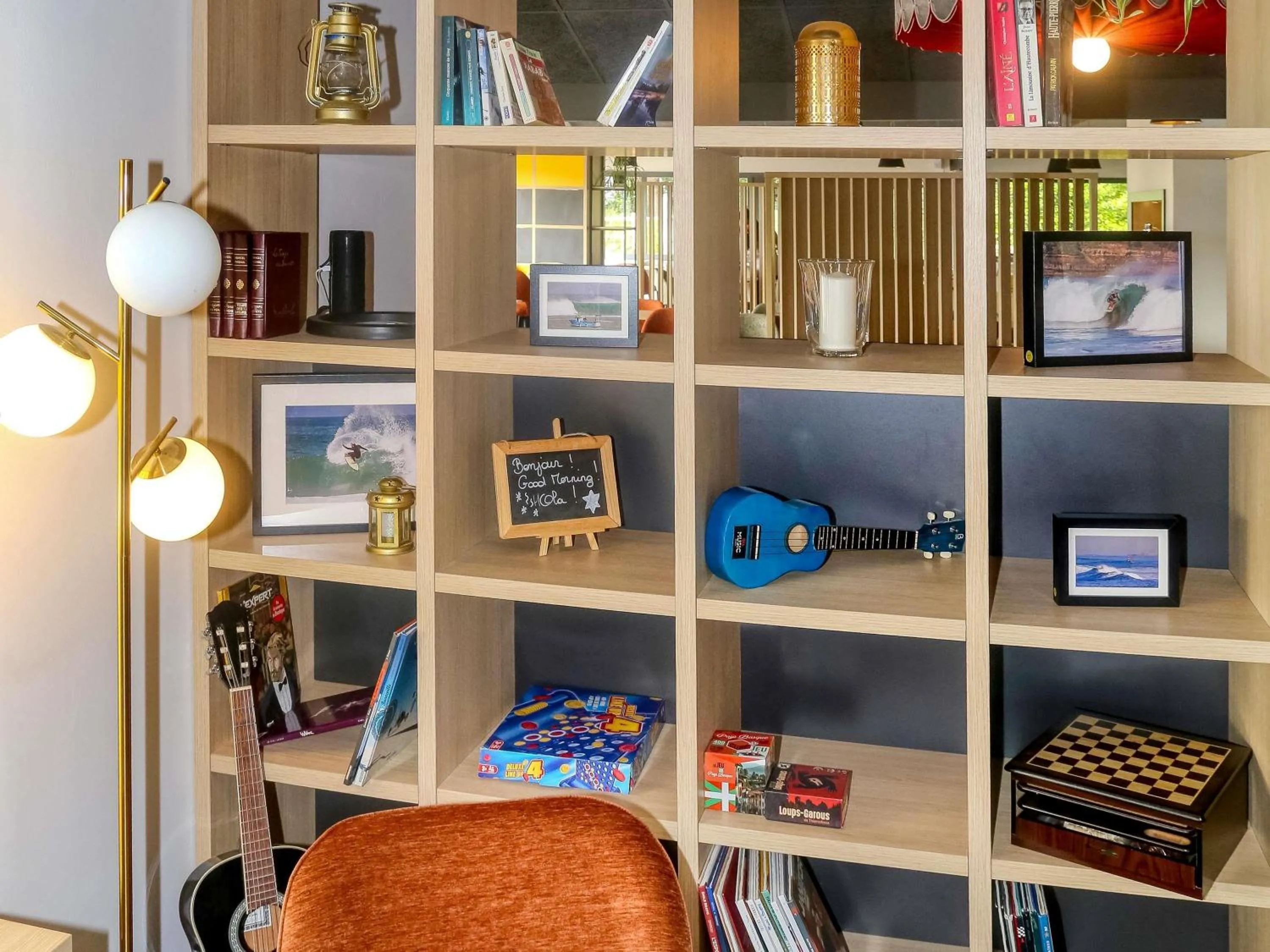 Lounge or bar in ibis Biarritz Anglet Aéroport