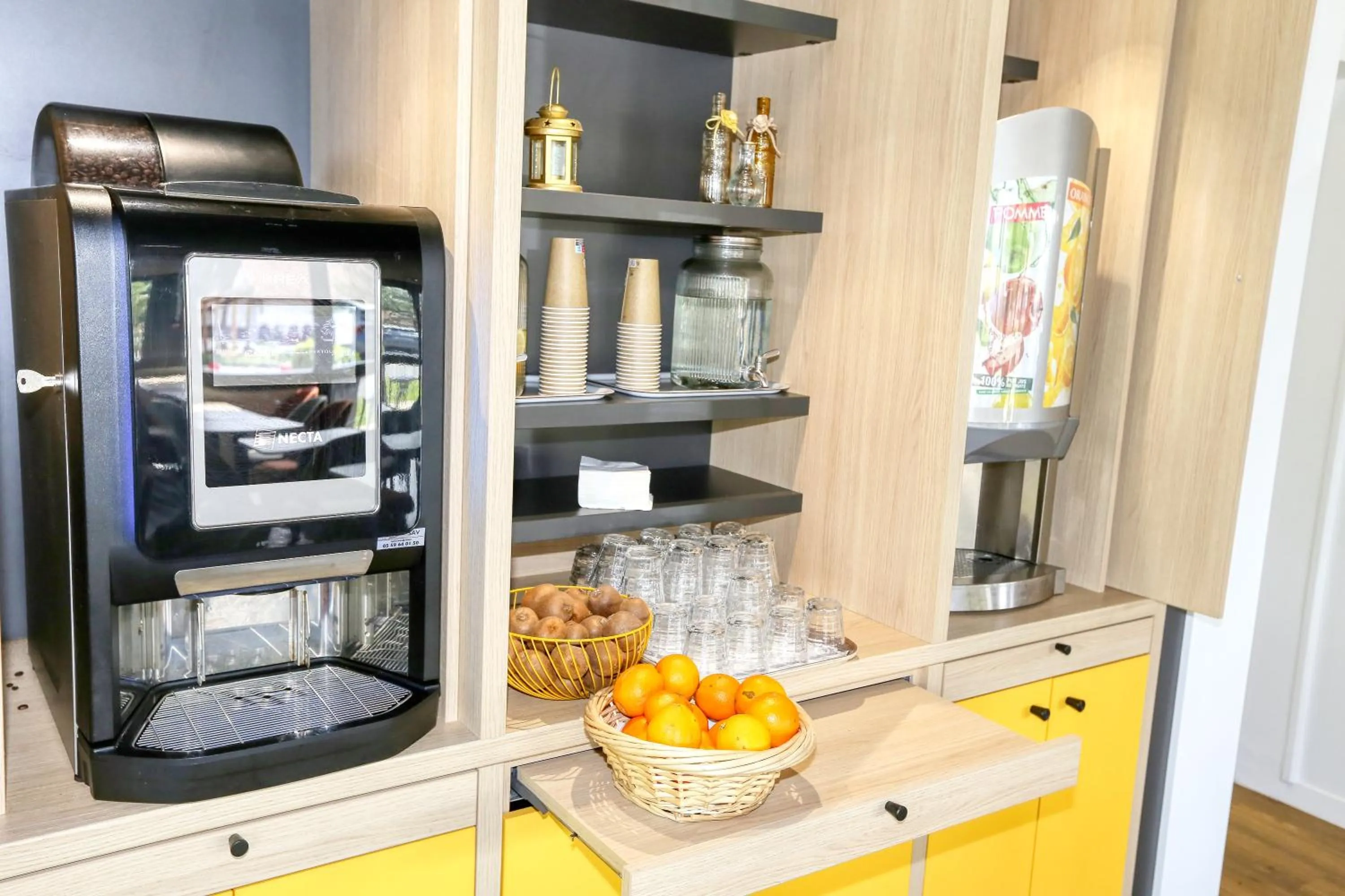 Breakfast in ibis Biarritz Anglet Aéroport