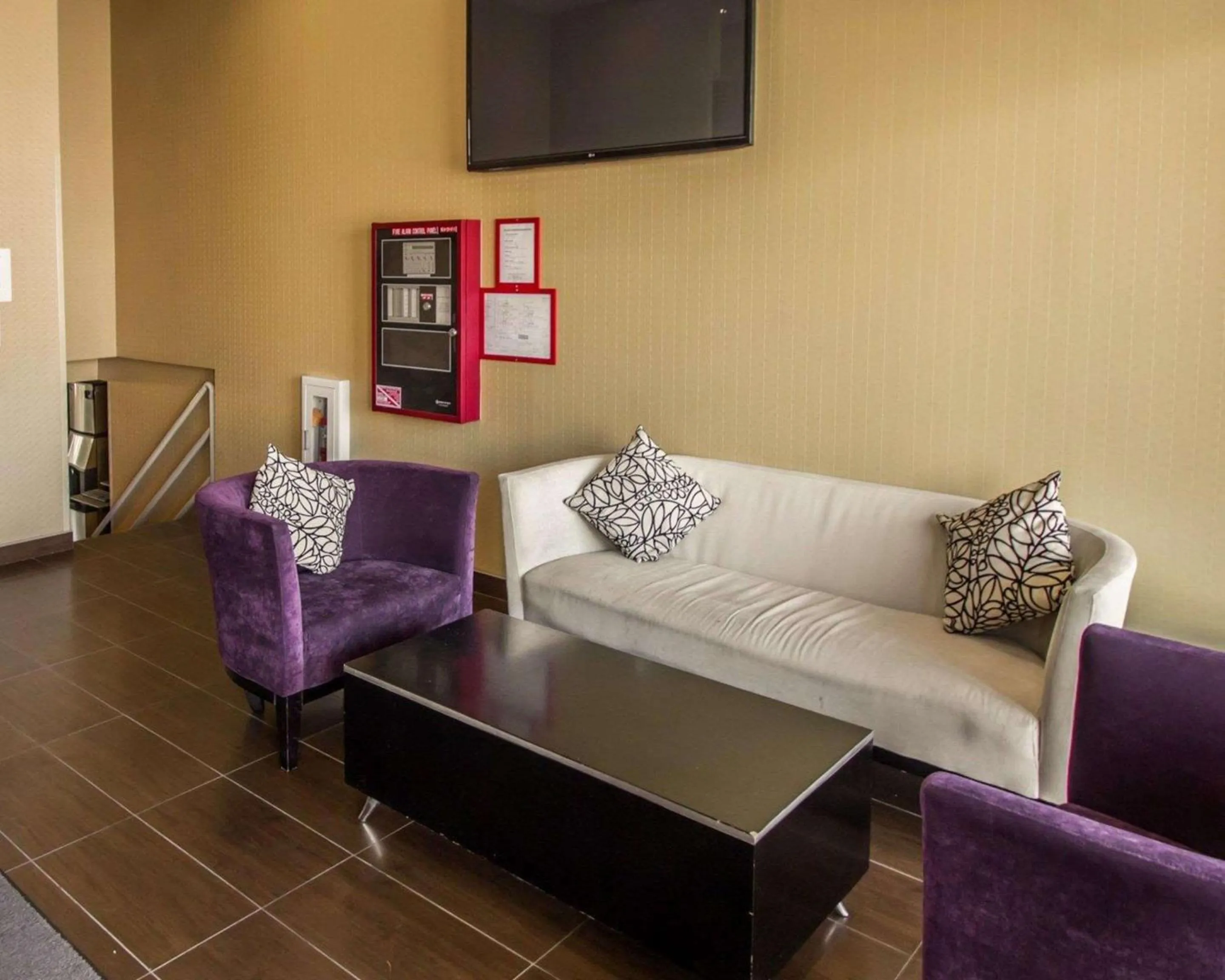 Lobby or reception in Rodeway Inn Bronx Zoo