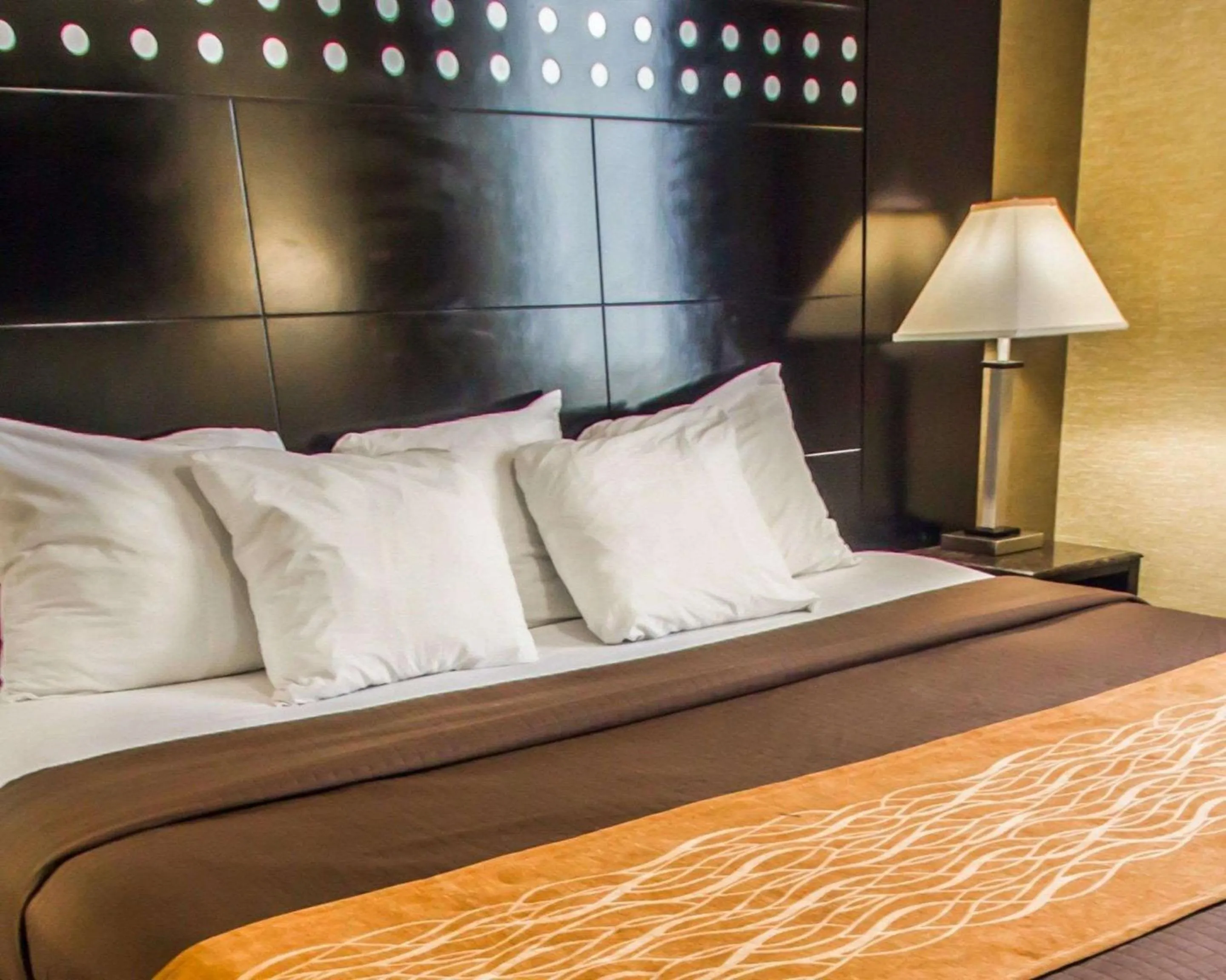 Photo of the whole room, Bed in Rodeway Inn Bronx Zoo