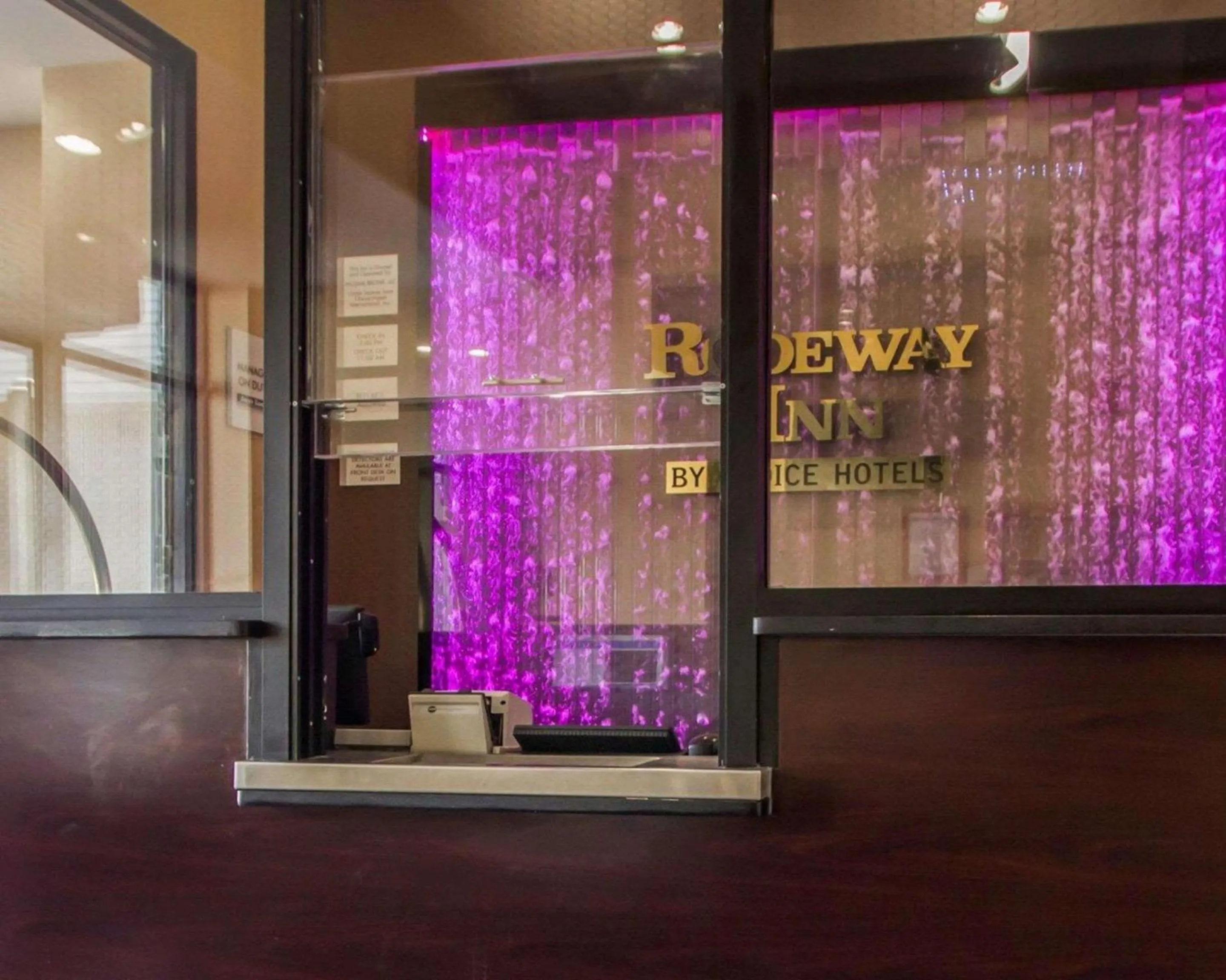 Lobby or reception in Rodeway Inn Bronx Zoo