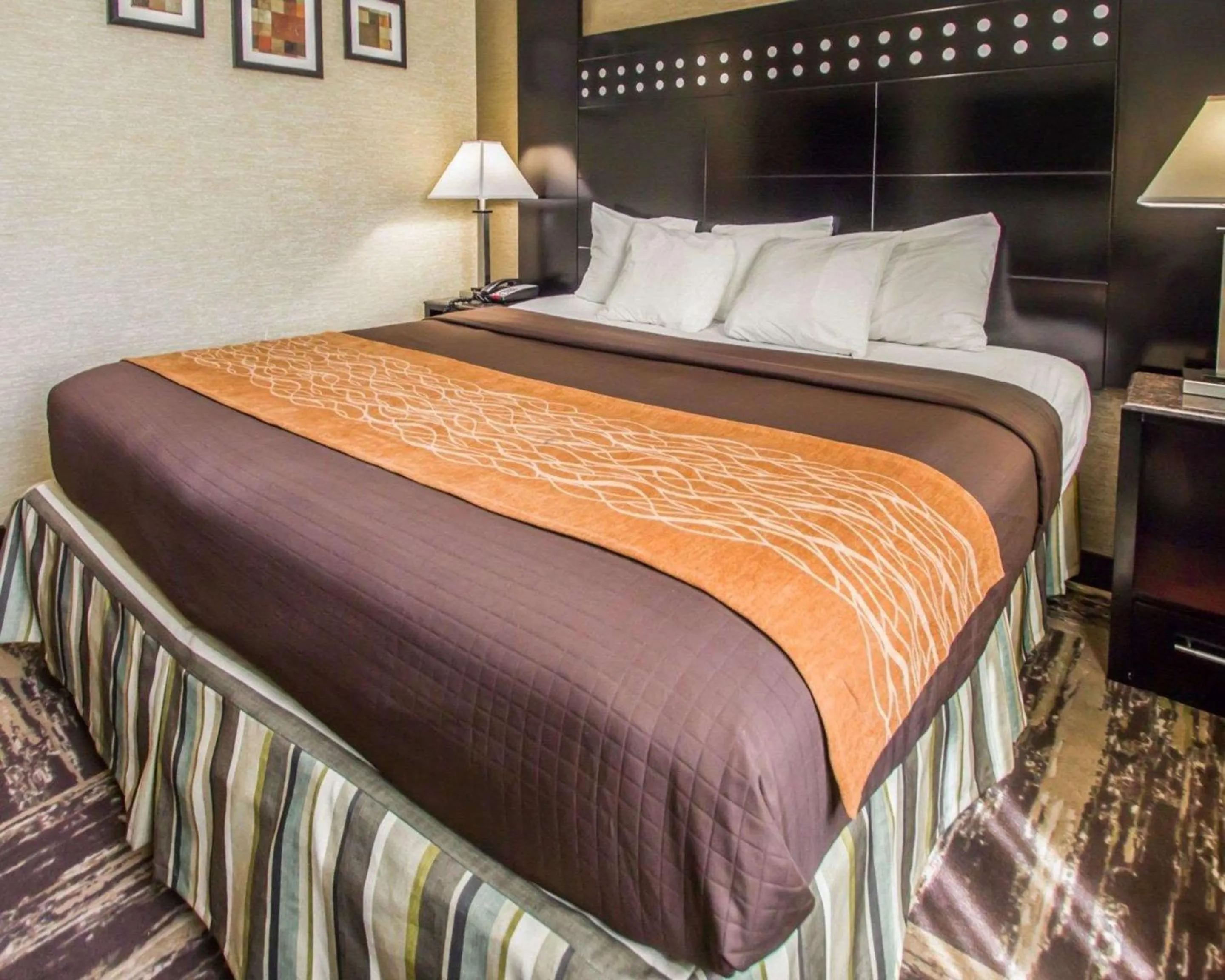 Photo of the whole room, Bed in Rodeway Inn Bronx Zoo