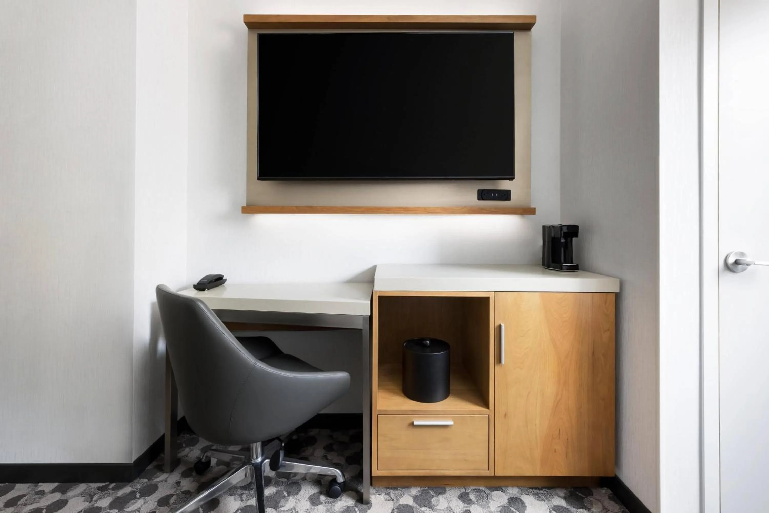 Photo of the whole room in Courtyard New York Downtown Manhattan/Financial District