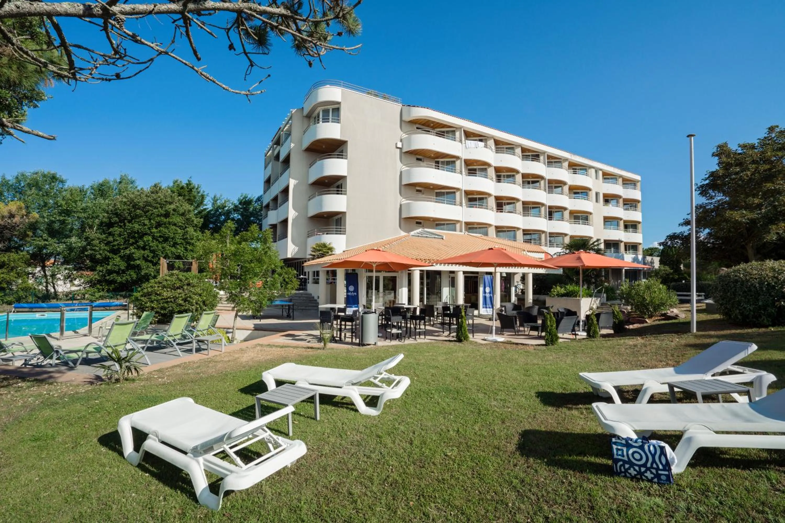 Property building in Hôtel Valdys Thalasso & Spa - les Pins