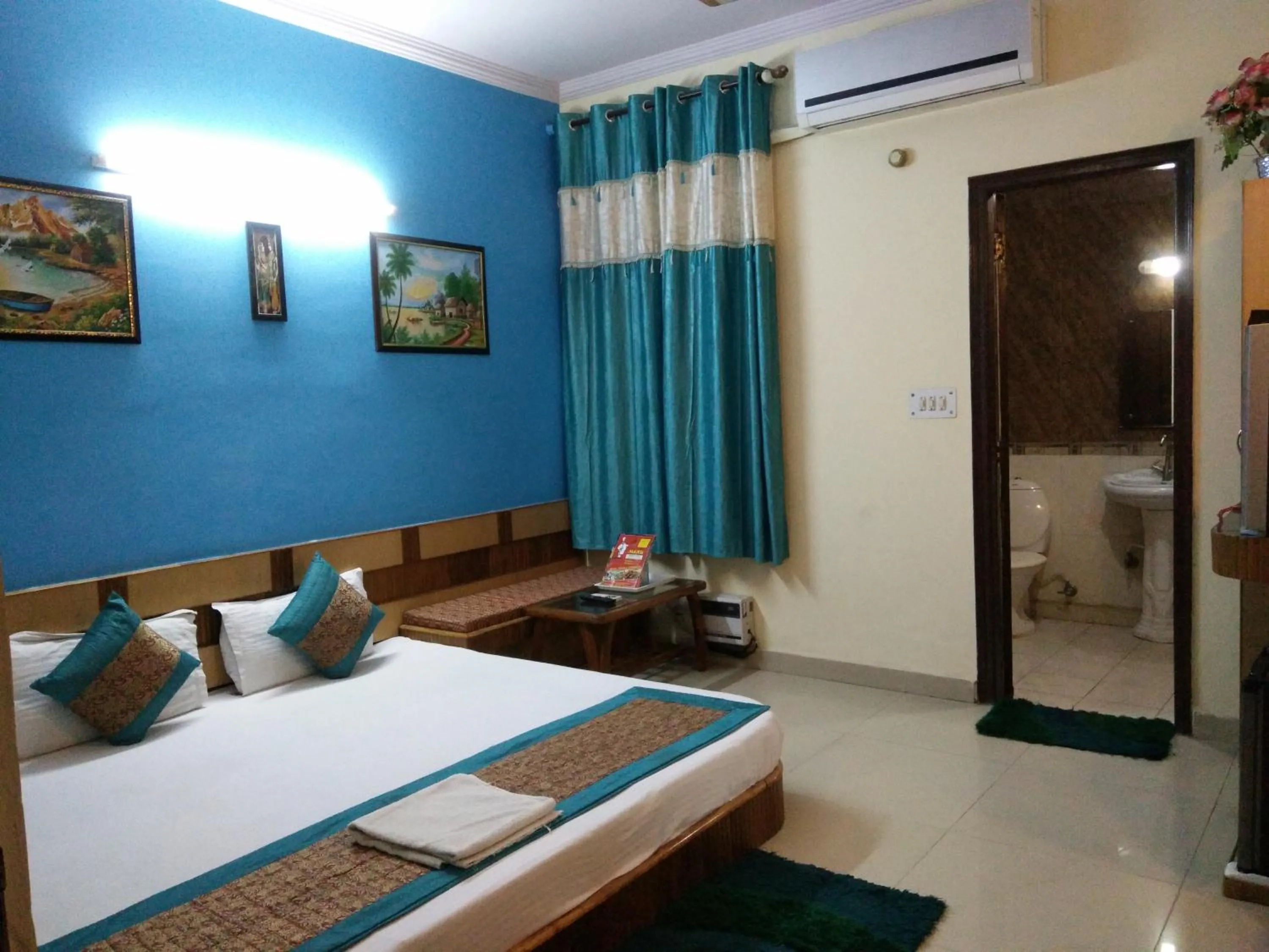 Photo of the whole room, Bed in Cottage Ganga Inn