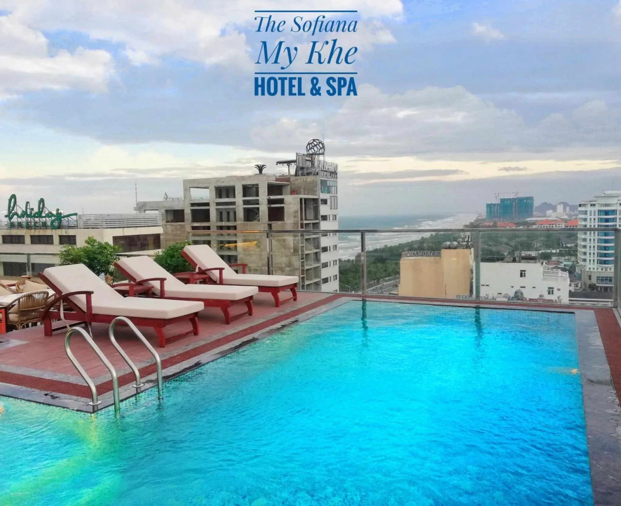 Swimming pool in Sofiana My Khe Hotel & Spa - Rooftop Pool Bar - Free Craft Beer and 20 minute Spa per Room