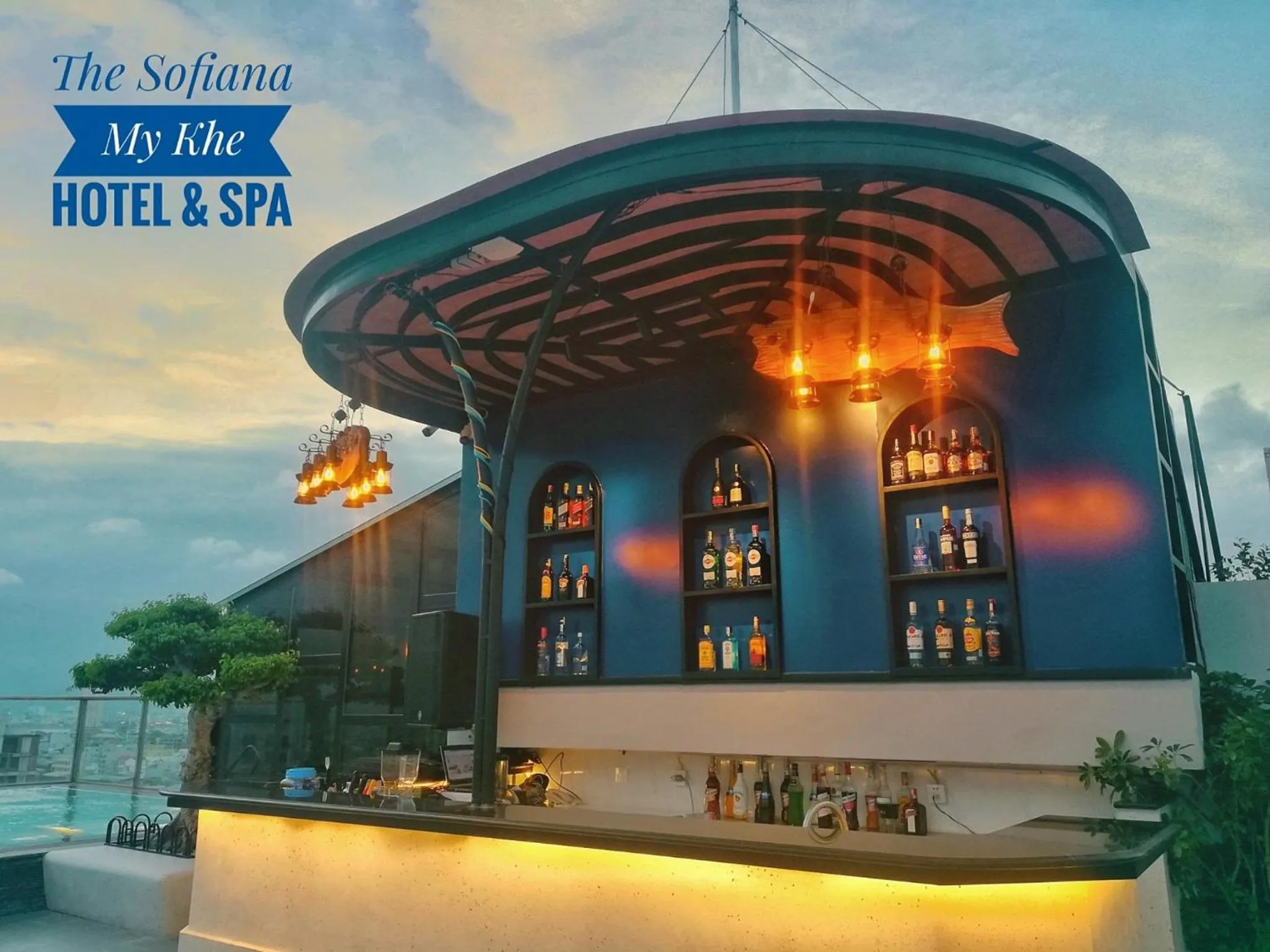 Lounge or bar in Sofiana My Khe Hotel & Spa - Rooftop Pool Bar - Free Craft Beer and 20 minute Spa per Room