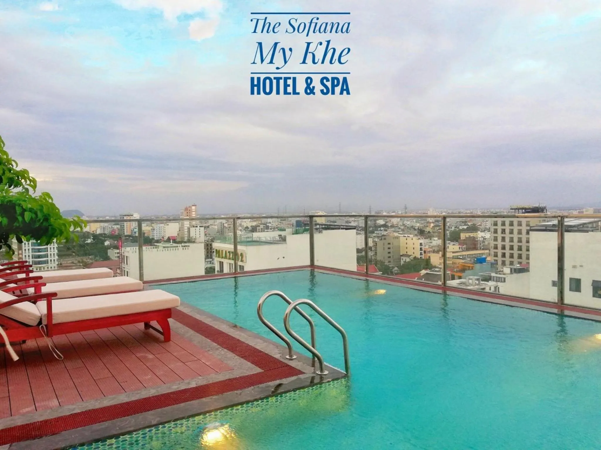 Swimming pool in Sofiana My Khe Hotel & Spa - Rooftop Pool Bar - Free Craft Beer and 20 minute Spa per Room