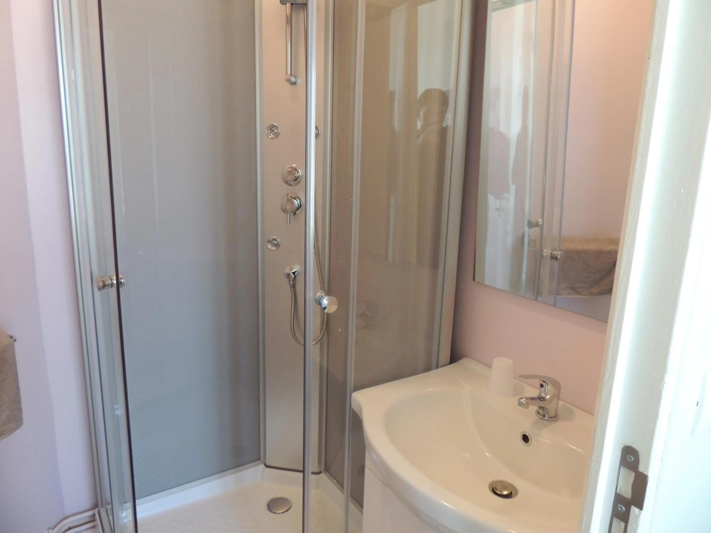 Bathroom in Hotel Le Colbert epernay