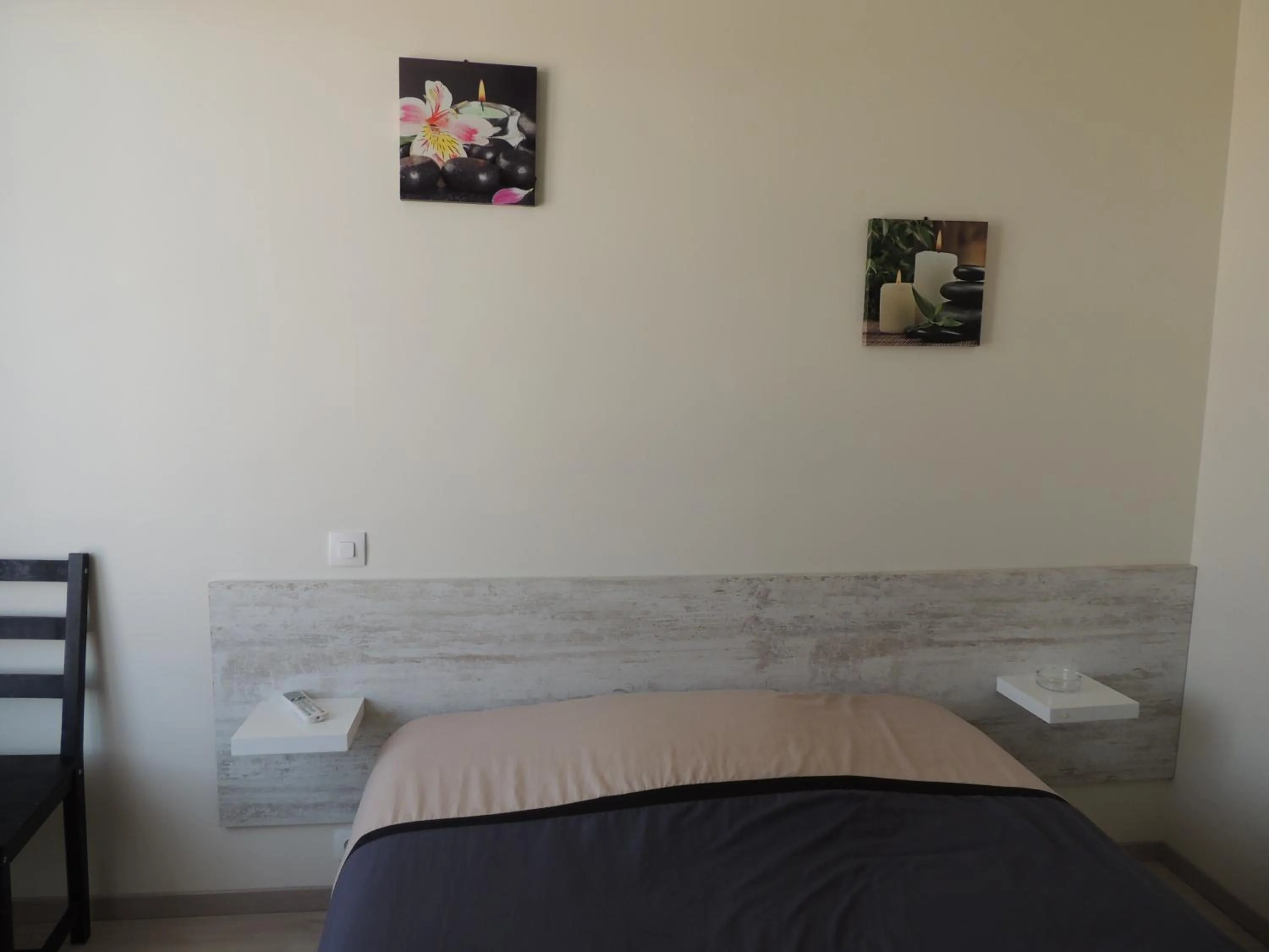 Bedroom, Bed in Hotel Le Colbert epernay