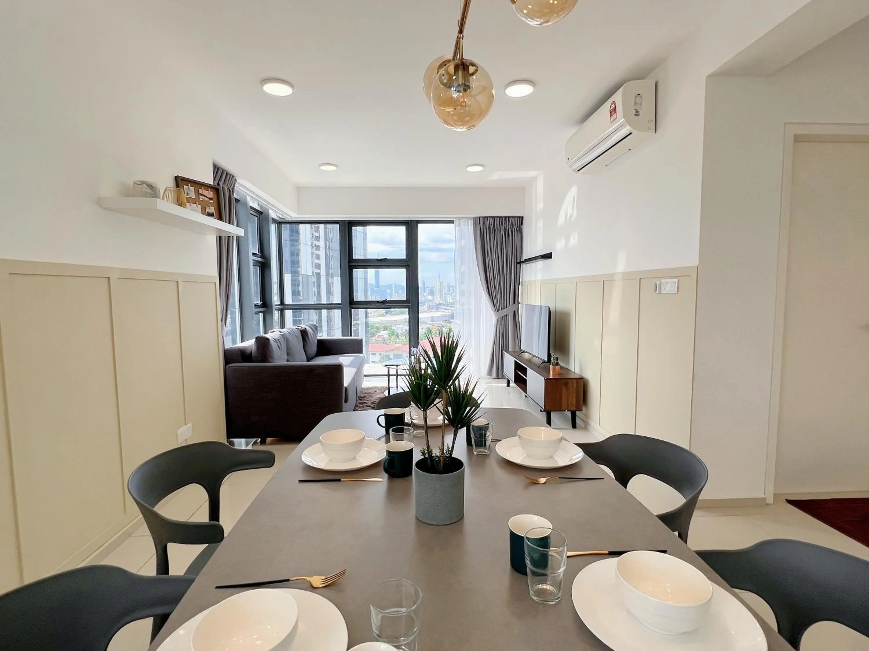 Dining area in EkoCheras Suite by MOKA