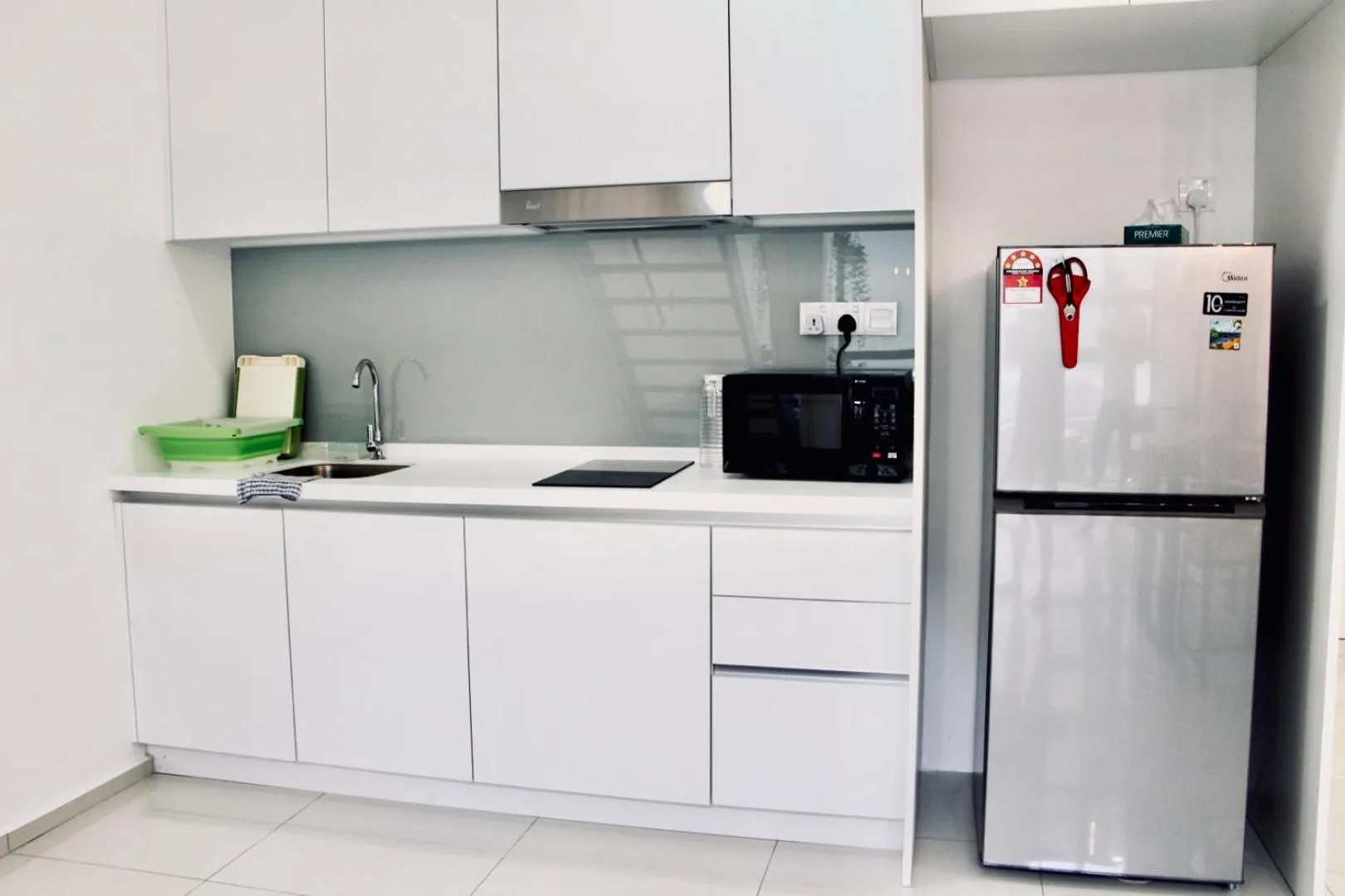 Kitchen or kitchenette in EkoCheras Suite by MOKA