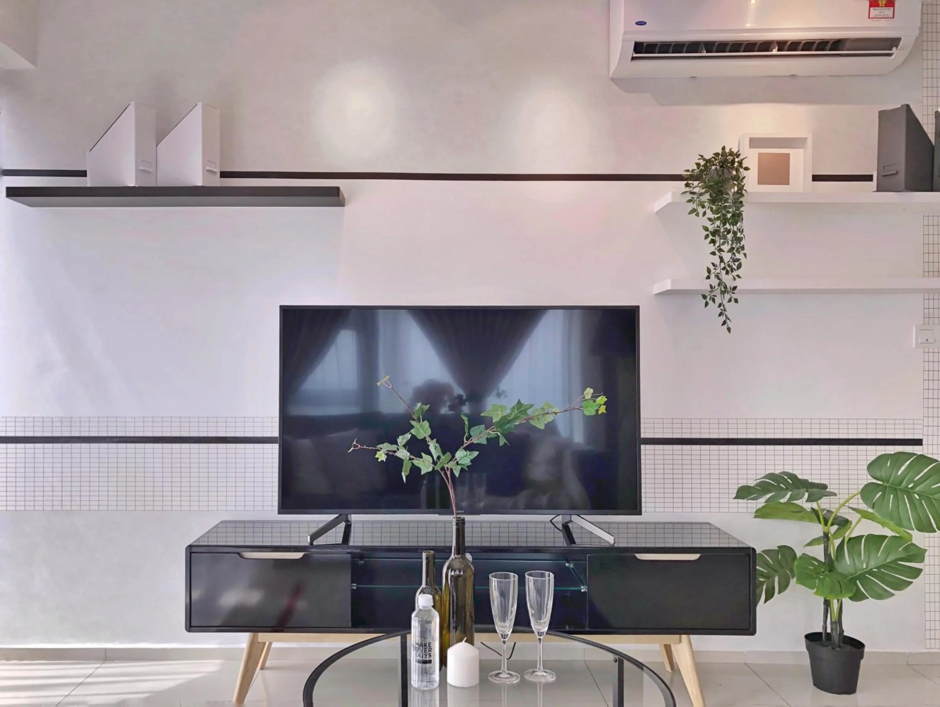 TV and multimedia in EkoCheras Suite by MOKA