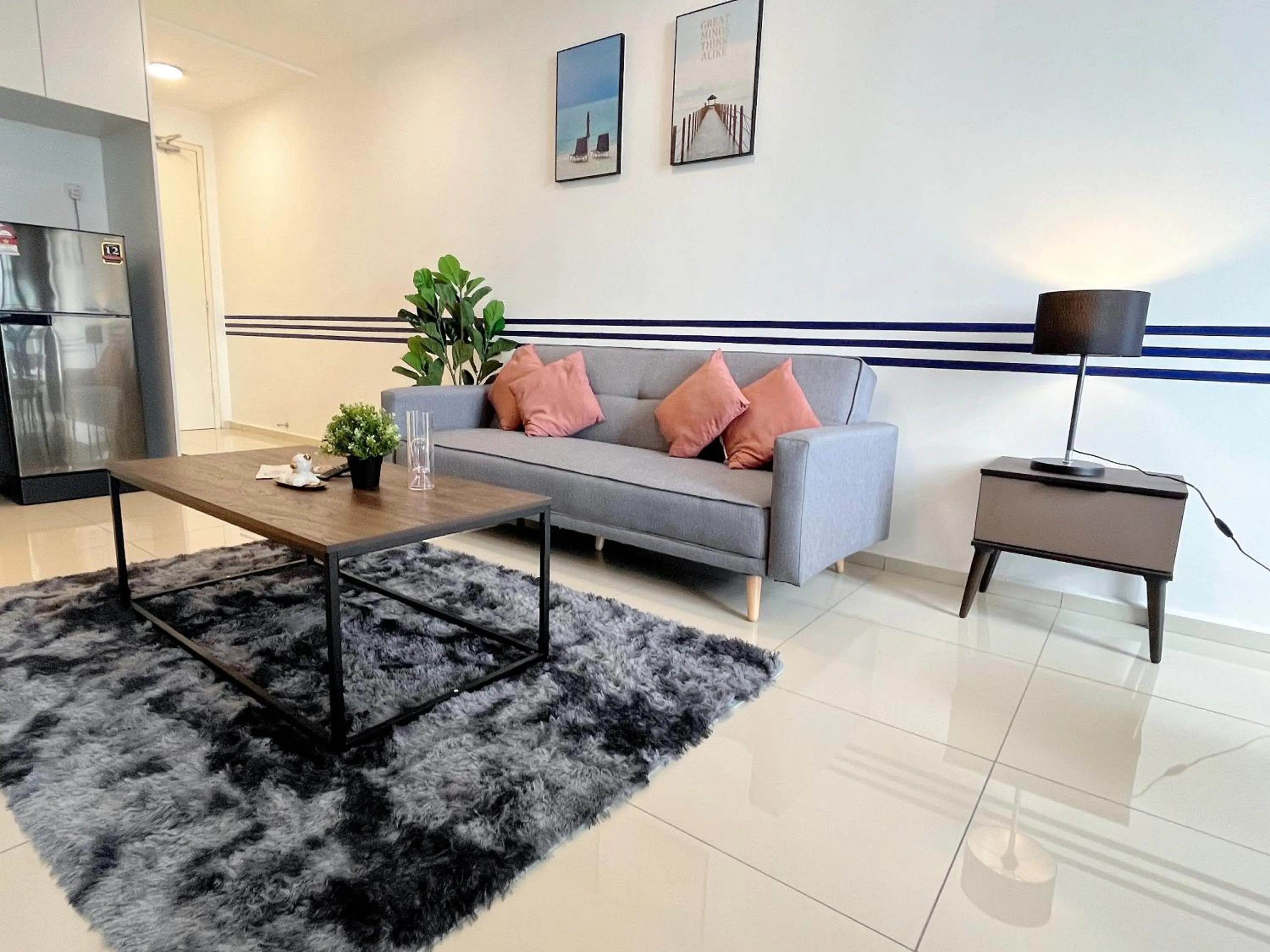 Living room in EkoCheras Suite by MOKA