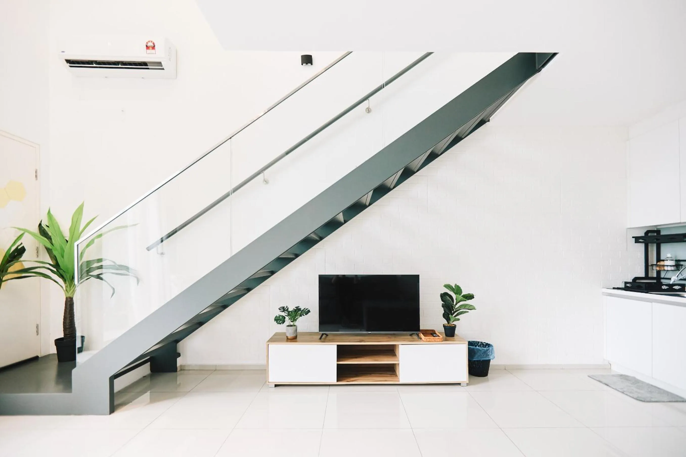 Communal lounge/ TV room in EkoCheras Suite by MOKA