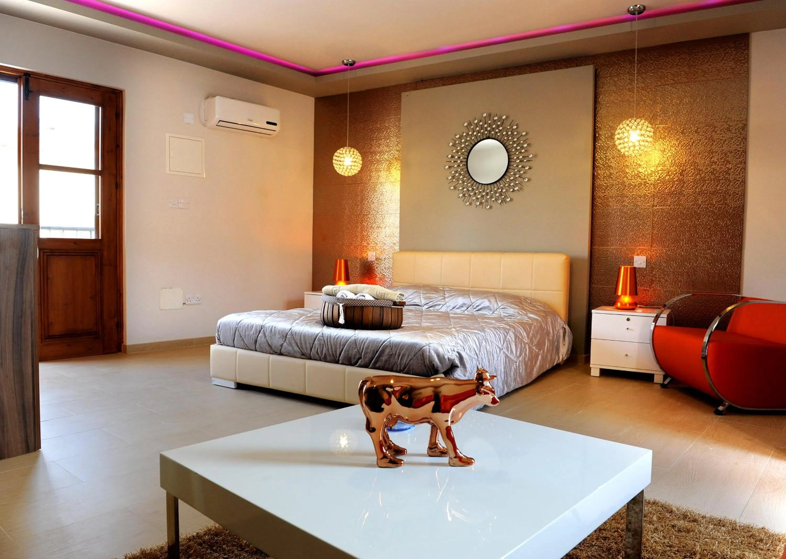 Bedroom, Bed in Esperando